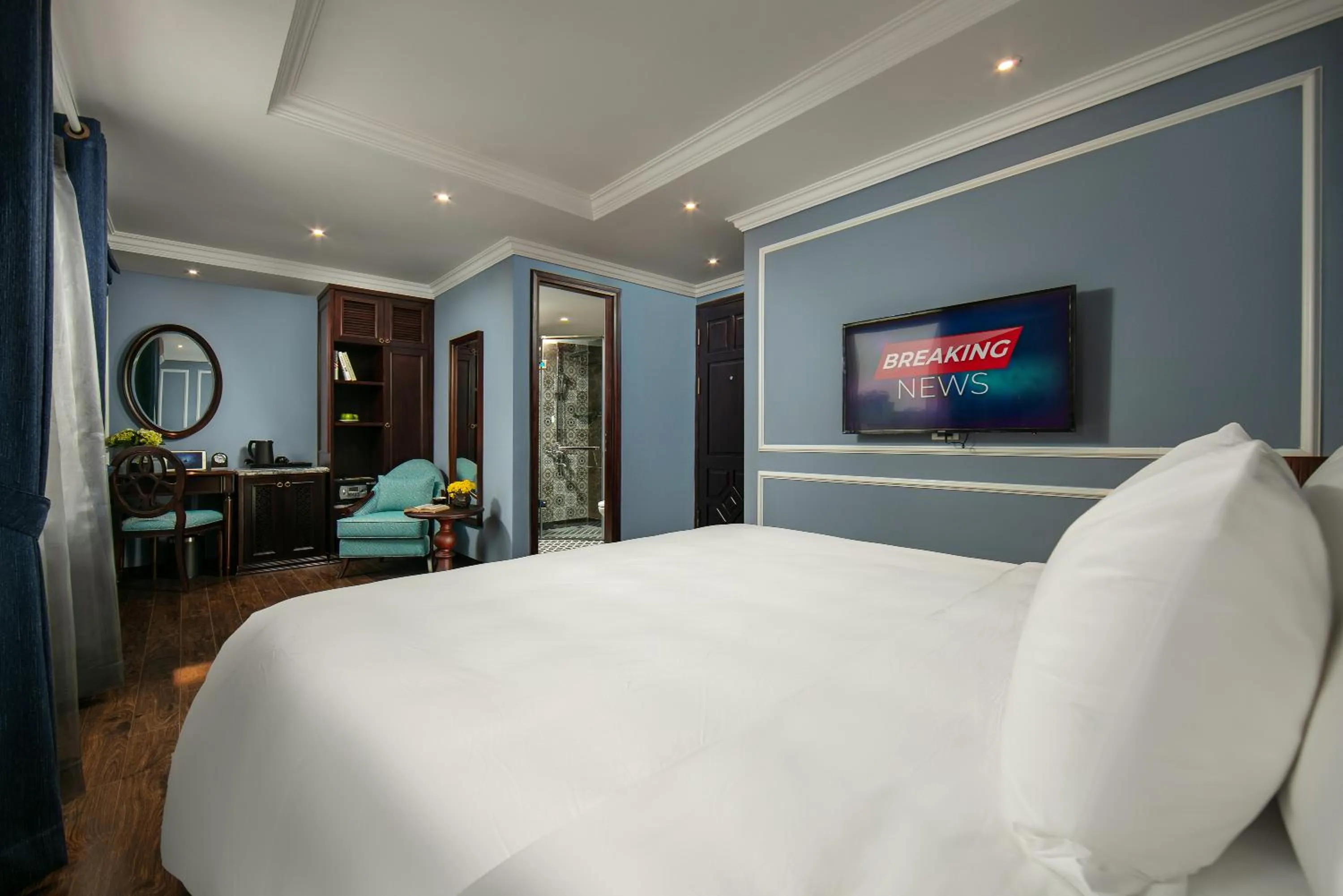 Photo of the whole room, Bed in Romantique Hotel De Hanoi