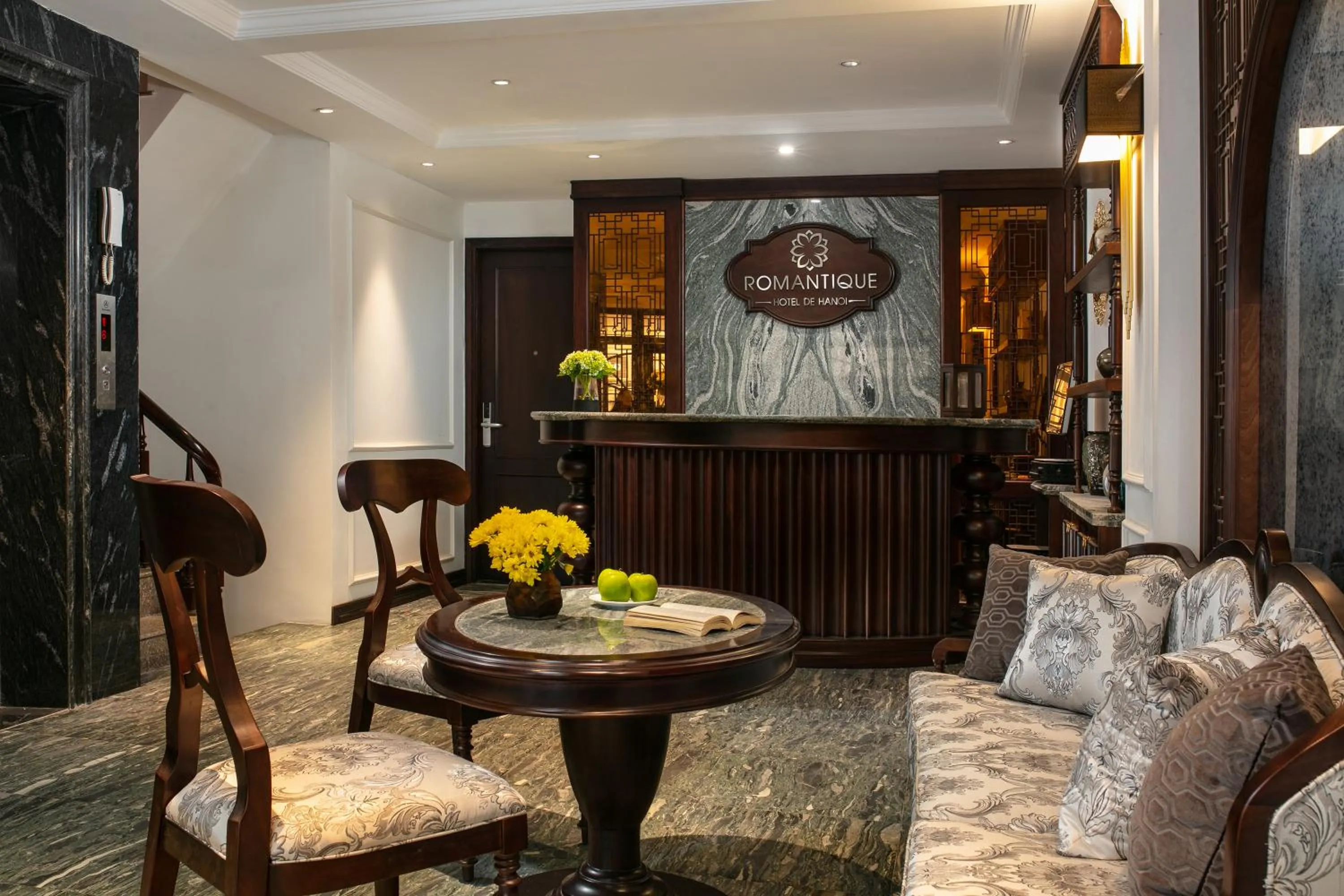 Lobby or reception in Romantique Hotel De Hanoi
