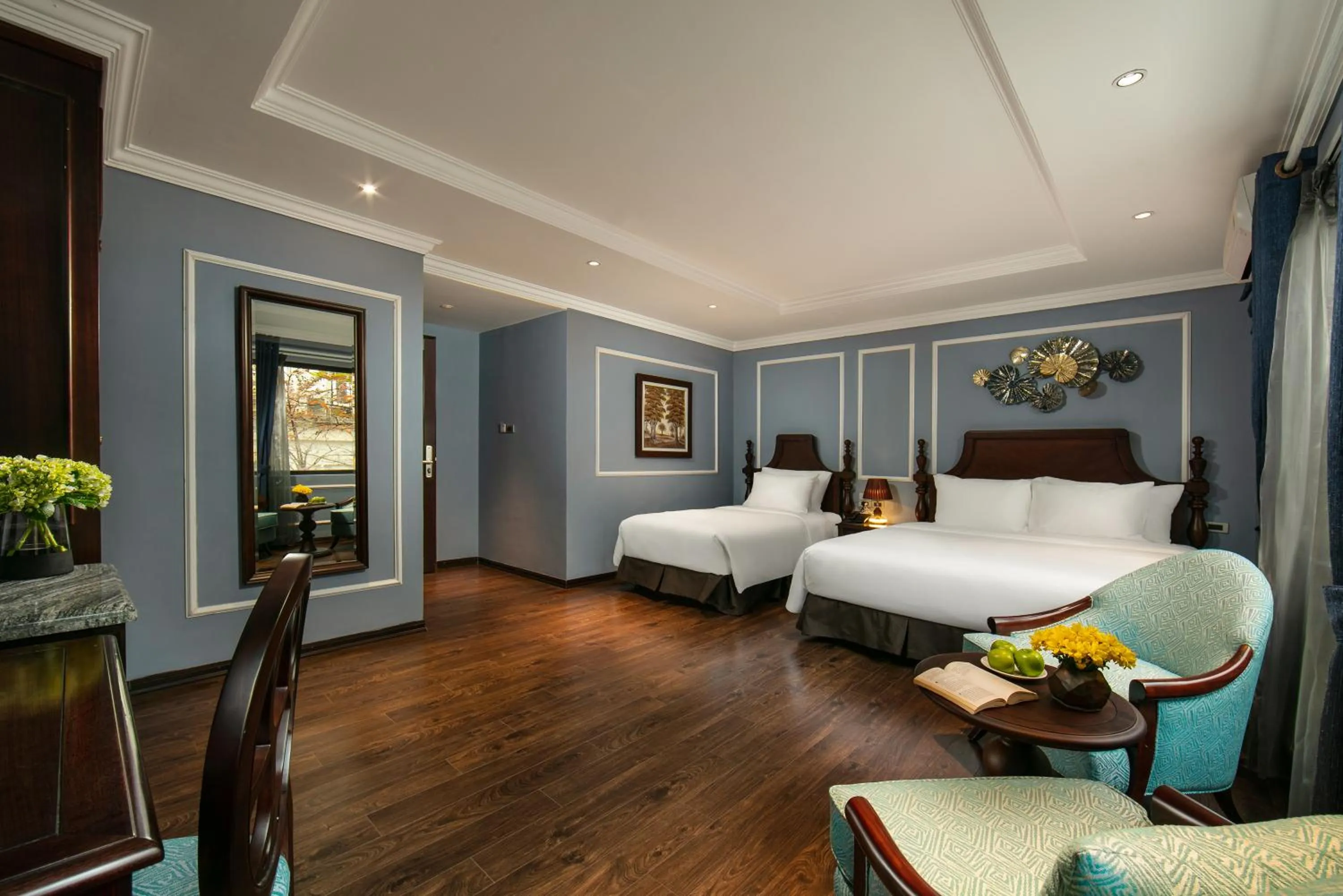 Photo of the whole room, Bed in Romantique Hotel De Hanoi