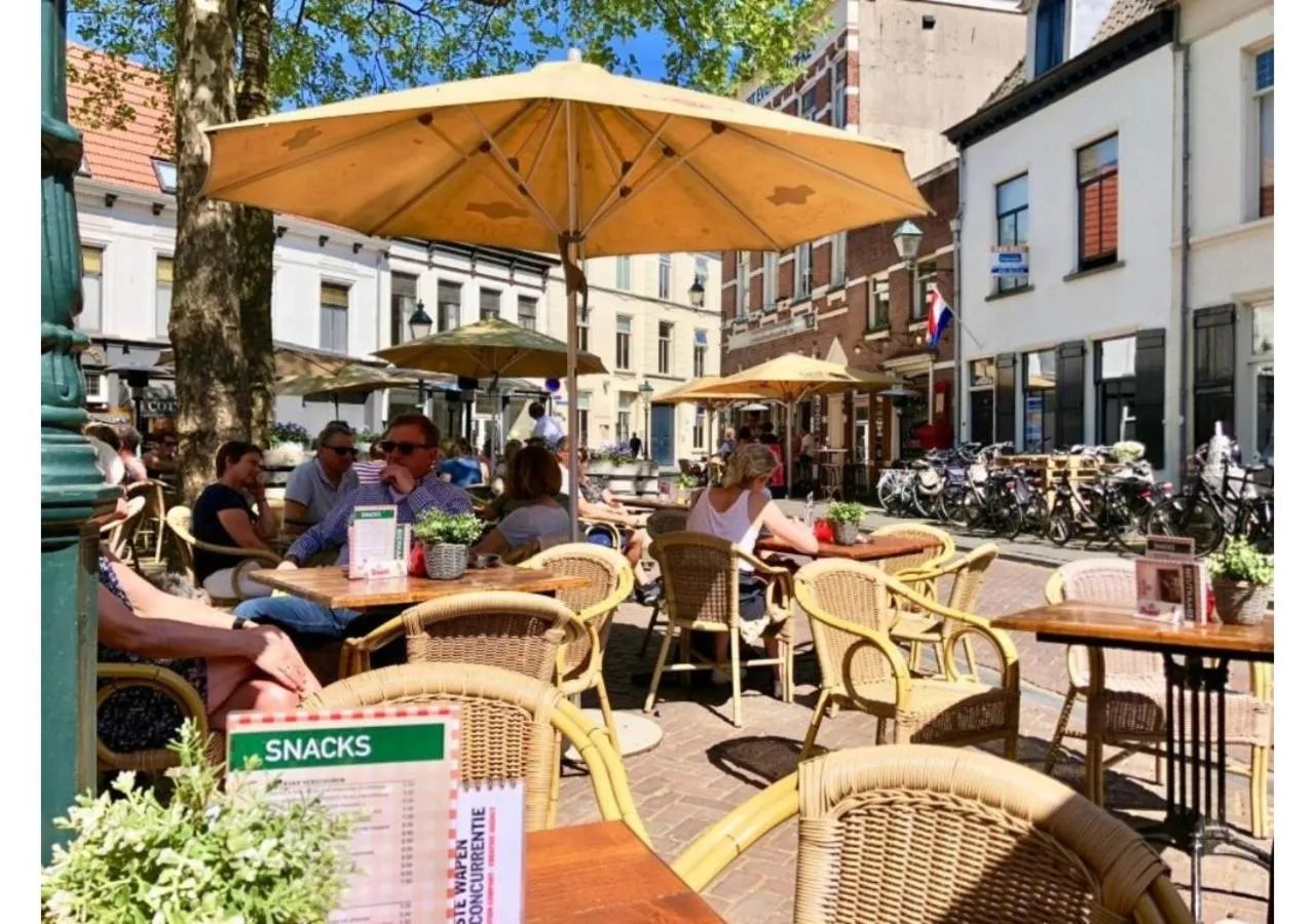 Restaurant/places to eat in B&B 't Mjeels Pierke