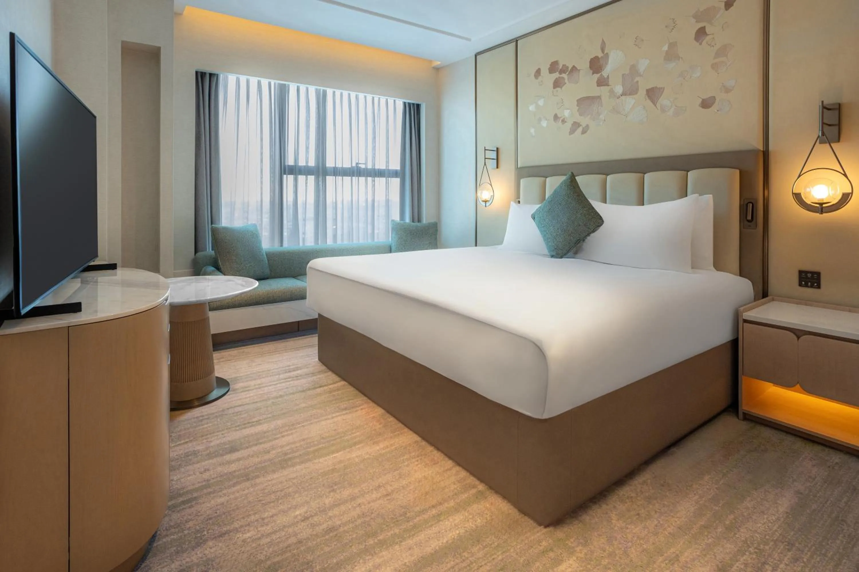 Communal lounge/ TV room, Bed in Kempinski Hotel Amman