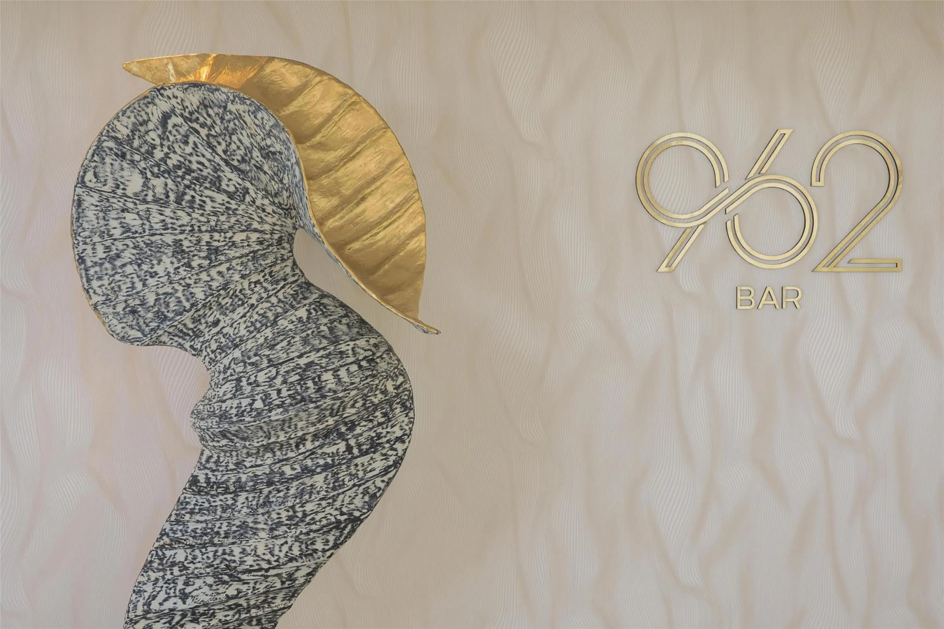 Lounge or bar in Signia by Hilton