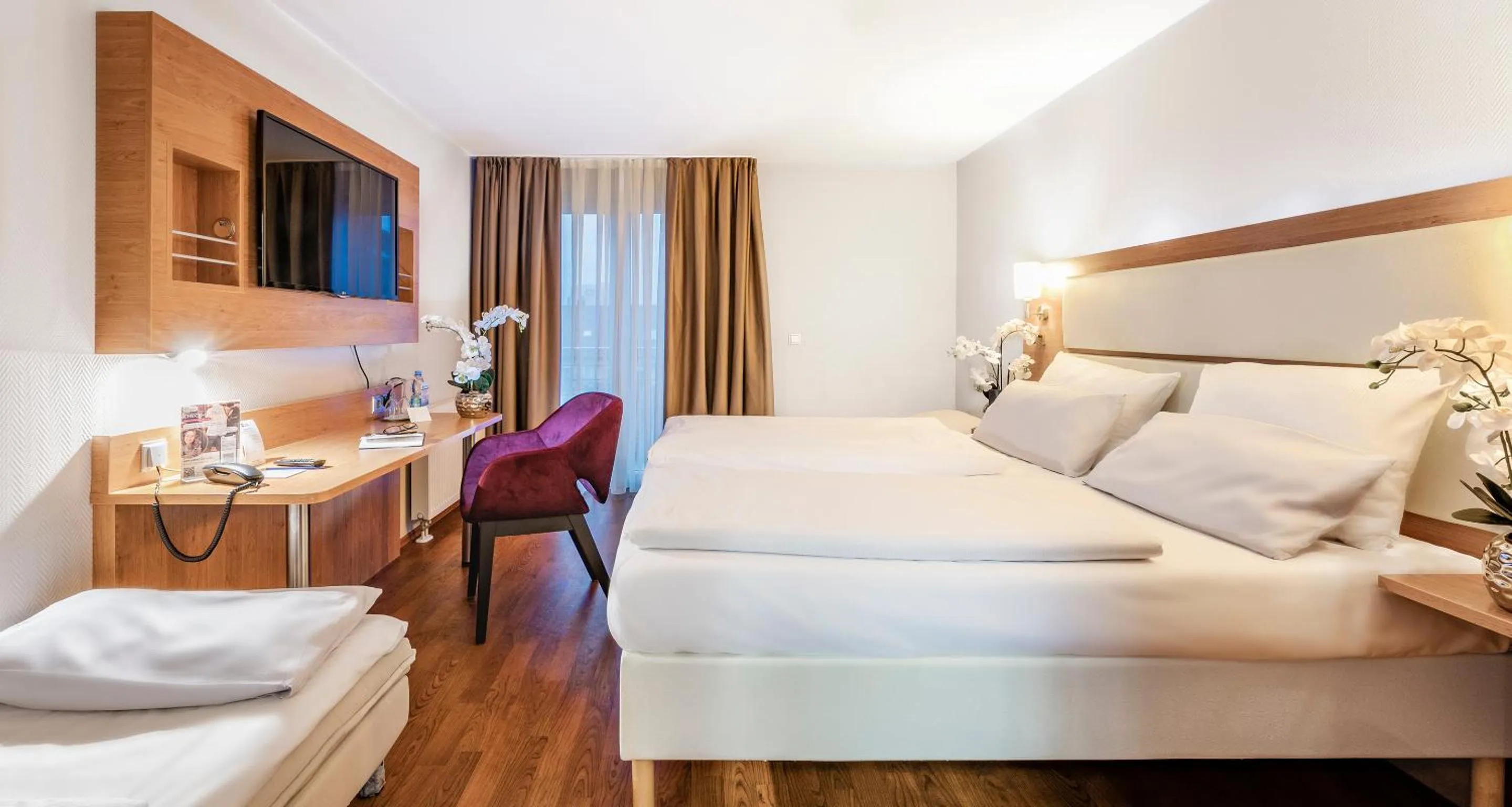 Photo of the whole room, Bed in PLAZA INN Heilbronn