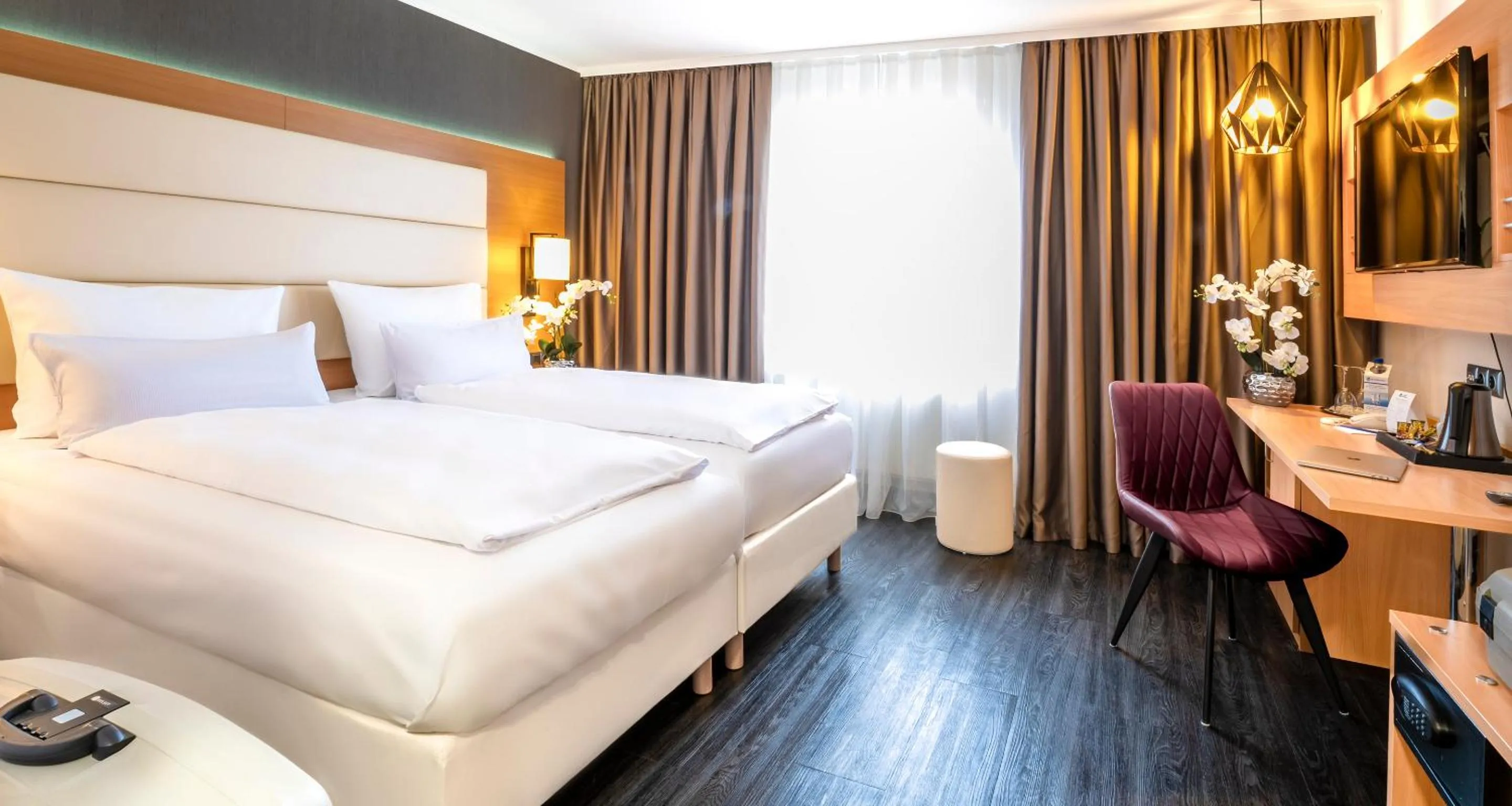 Bedroom, Bed in PLAZA INN Heilbronn