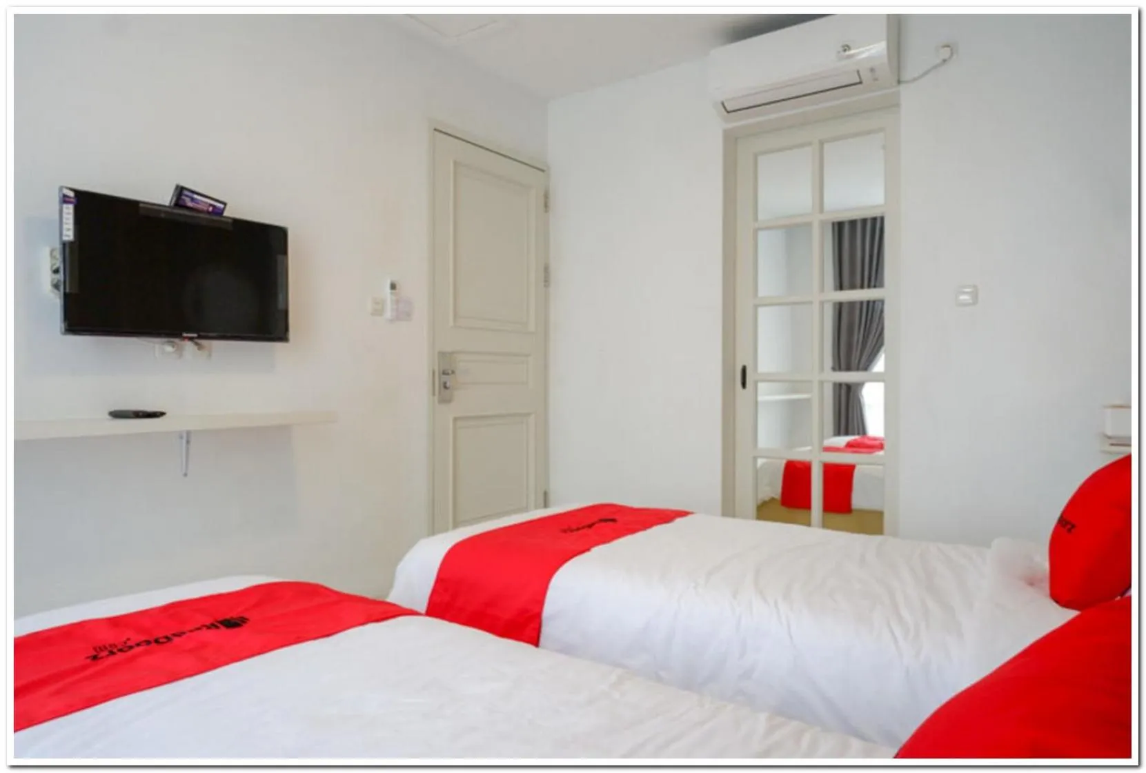 Bed in RedDoorz Plus @ Madukoro Raya Semarang