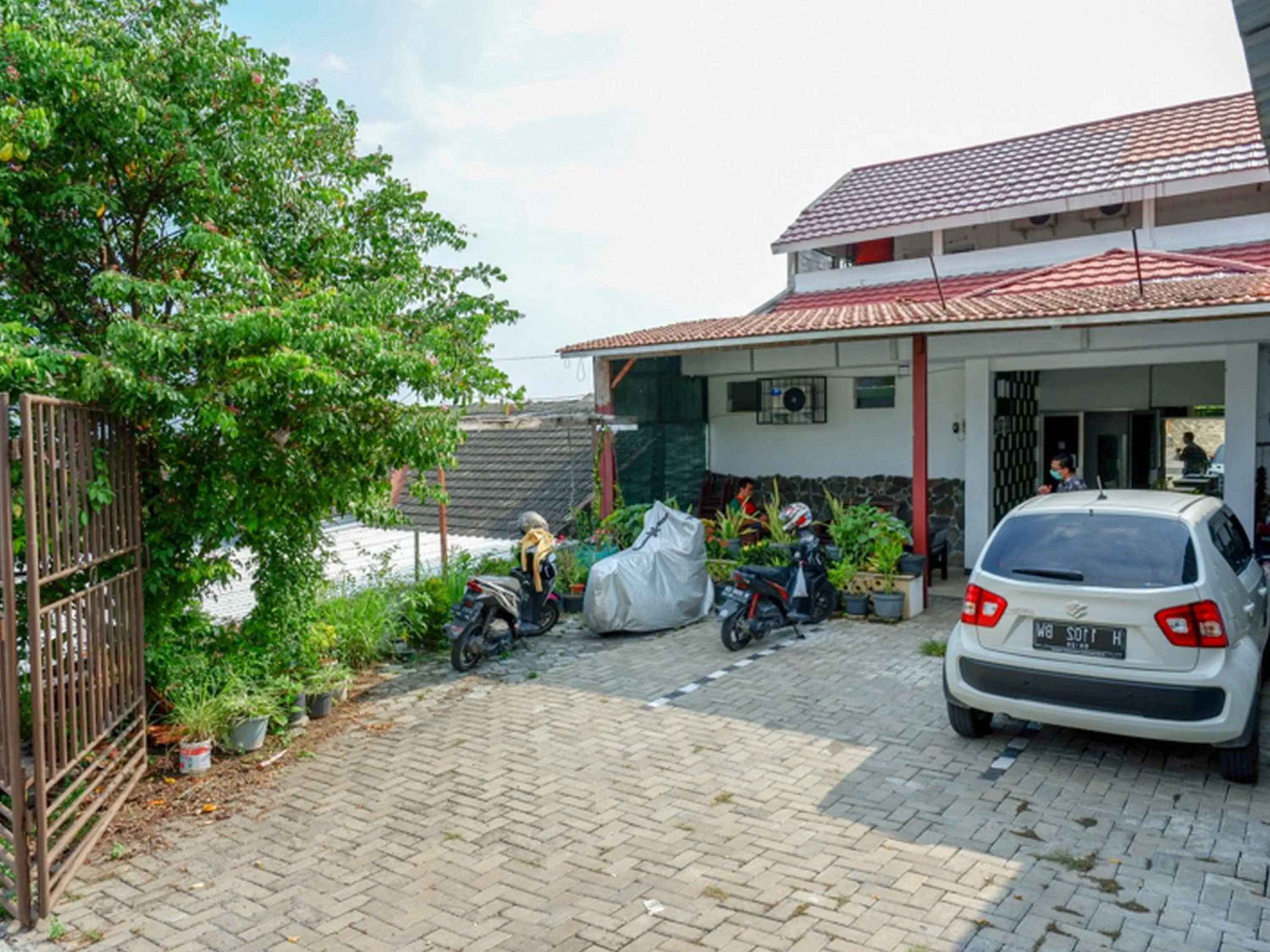 Facade/entrance, Property Building in KoolKost Syariah near RSUP Dr Kariadi Semarang Minimum Stay 6 nights