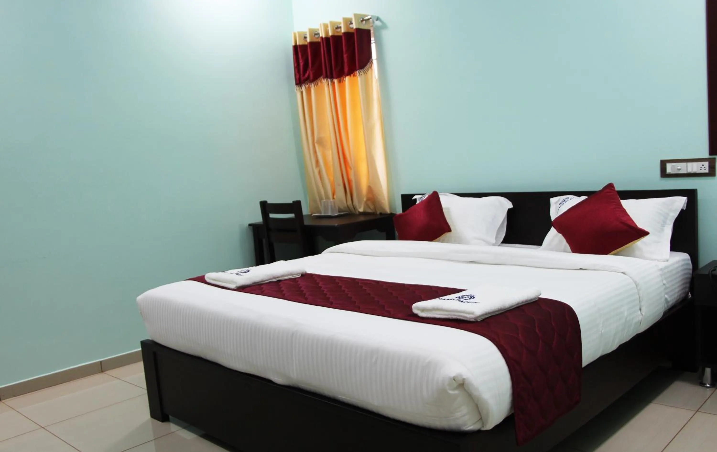 cot, Bed in Grand Pacific