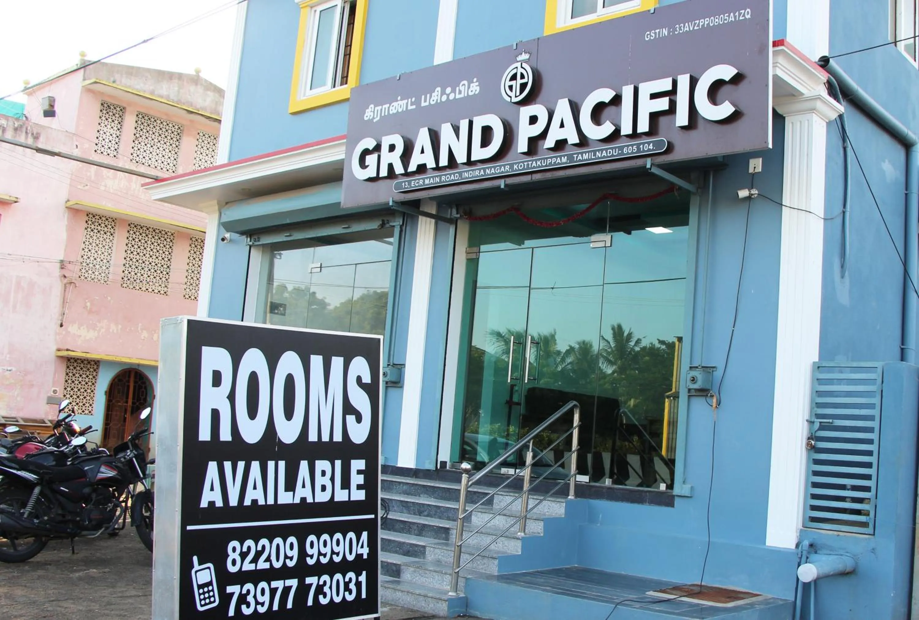 Facade/entrance in Grand Pacific