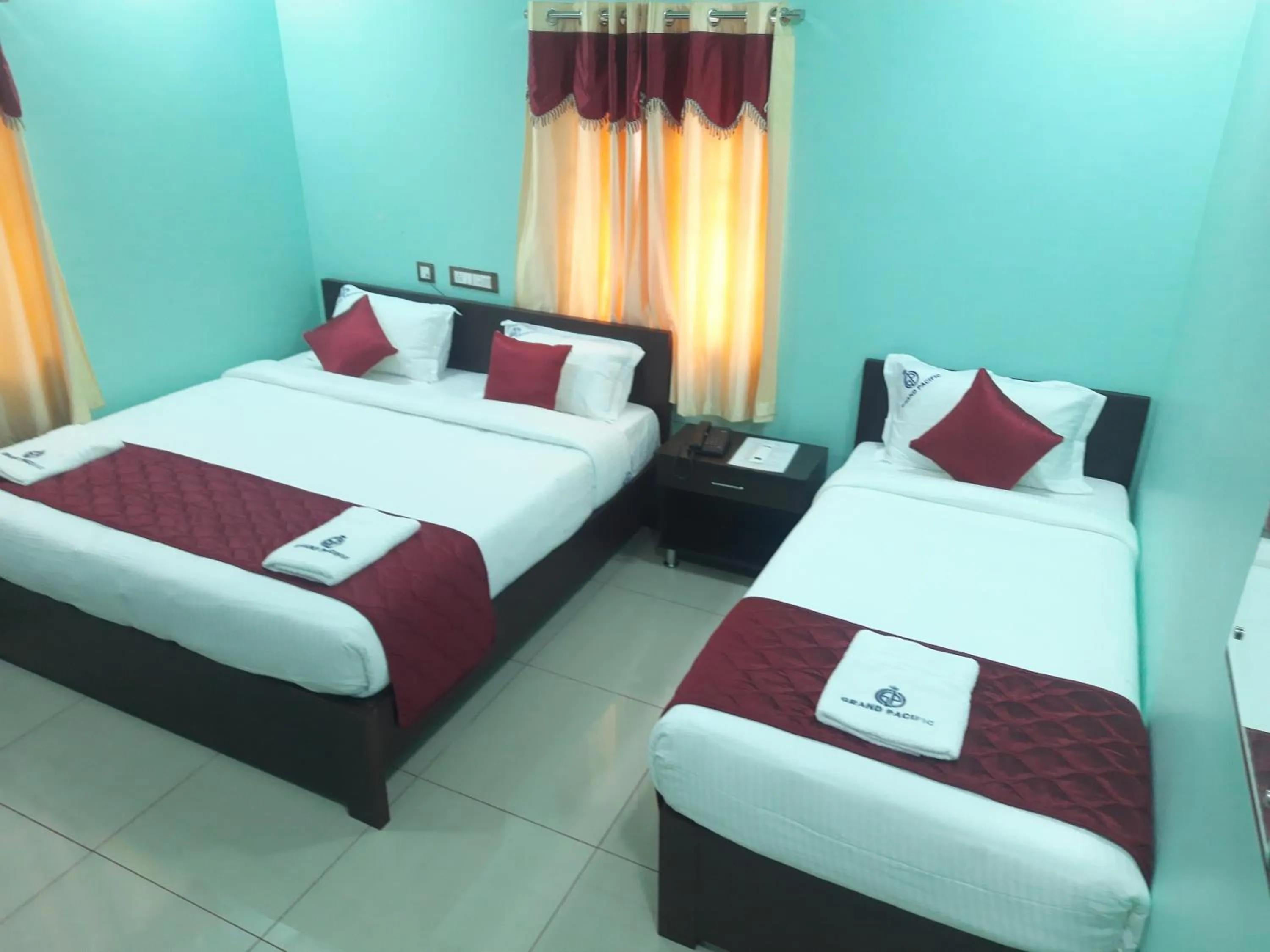 Photo of the whole room, Bed in Grand Pacific