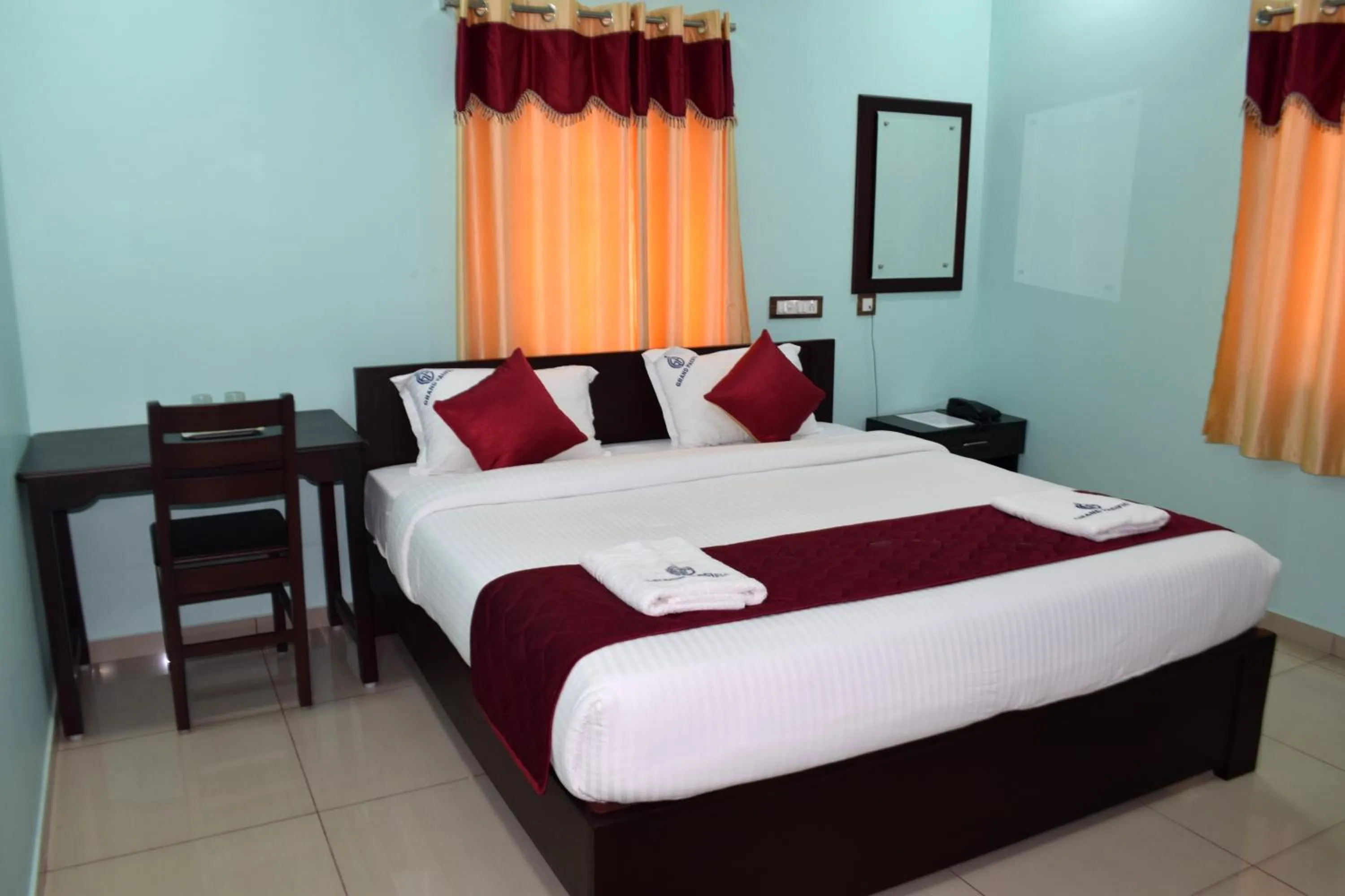 Photo of the whole room, Bed in Grand Pacific