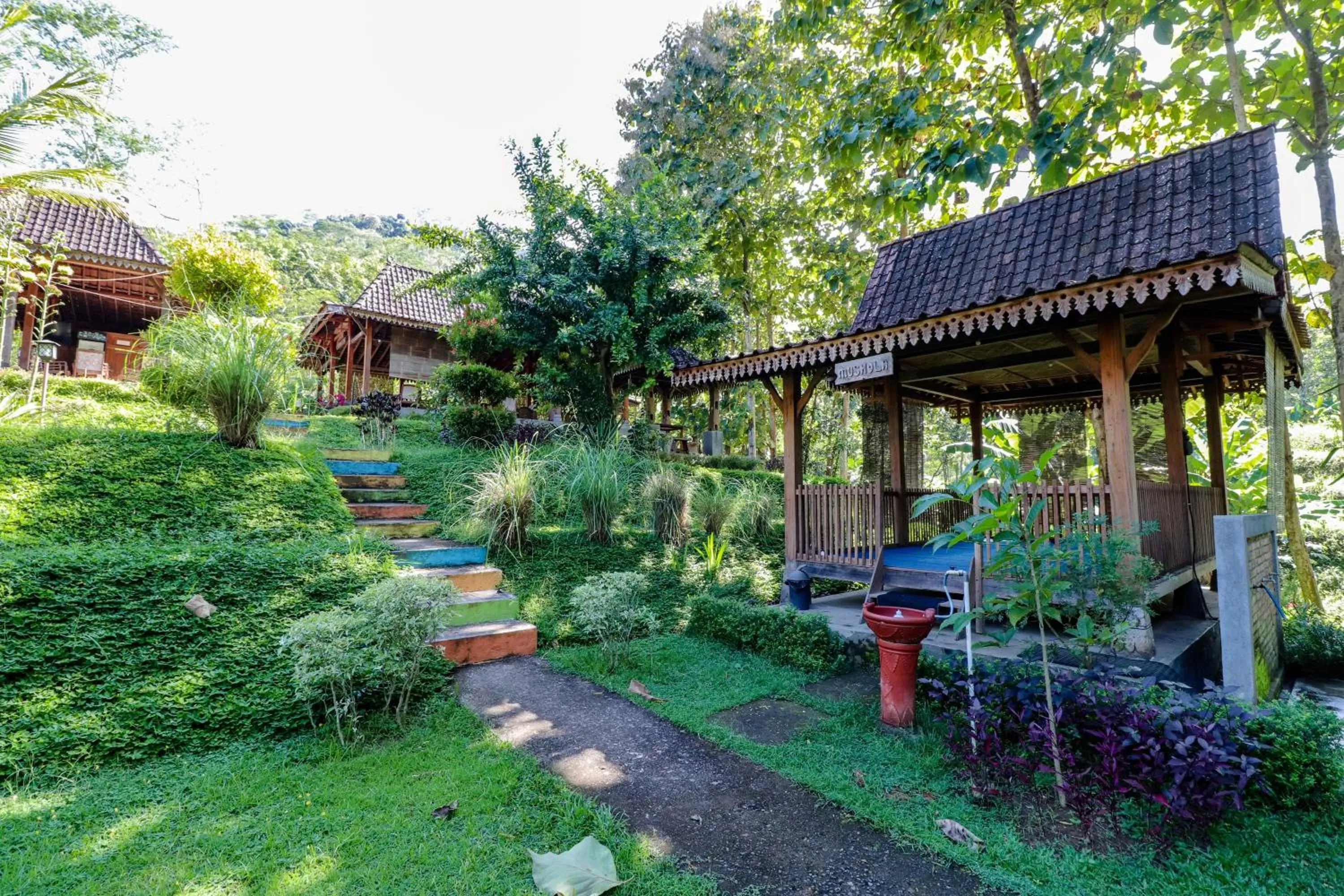 Property building in Balkondes Kenalan