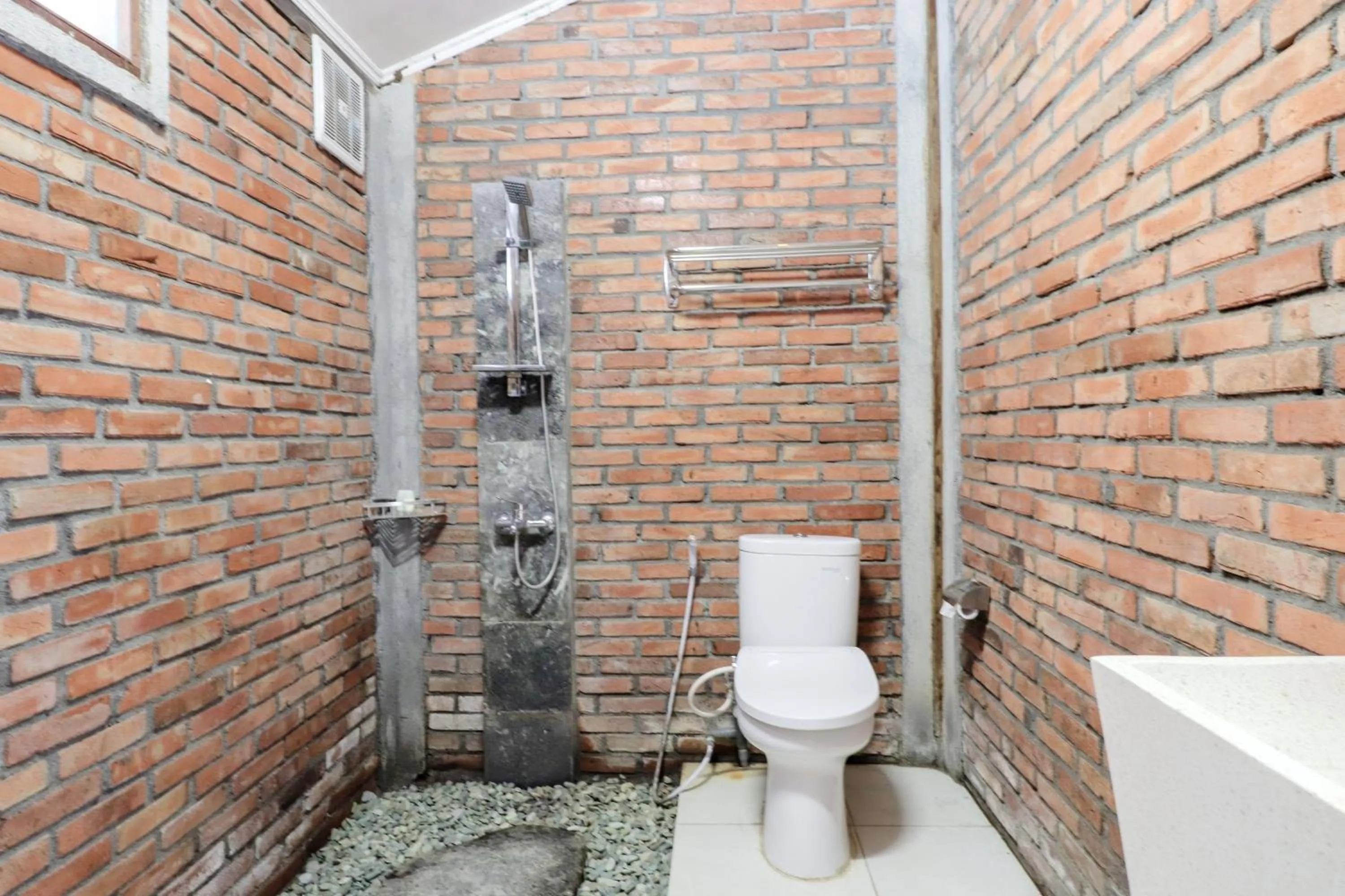 Bathroom in Balkondes Kenalan