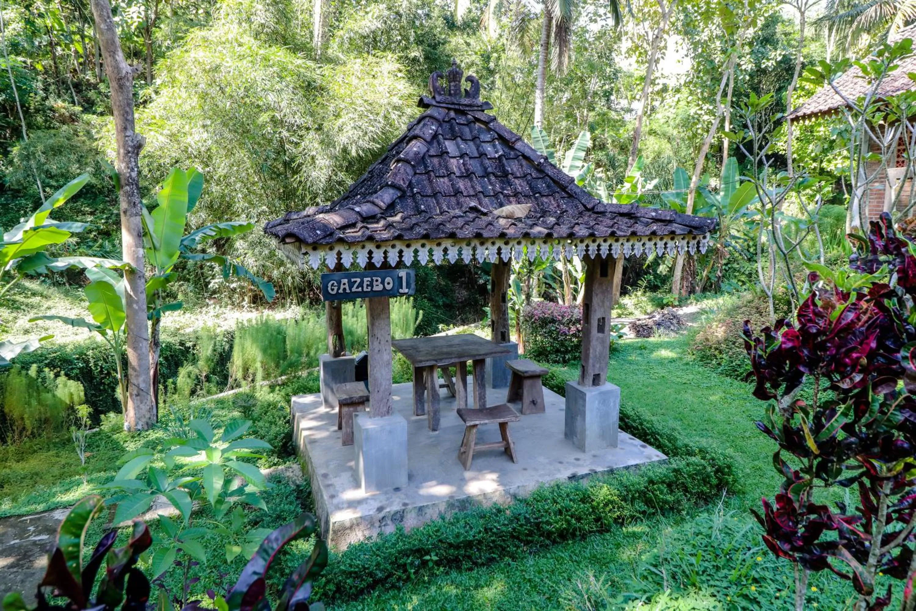 Other in Balkondes Kenalan