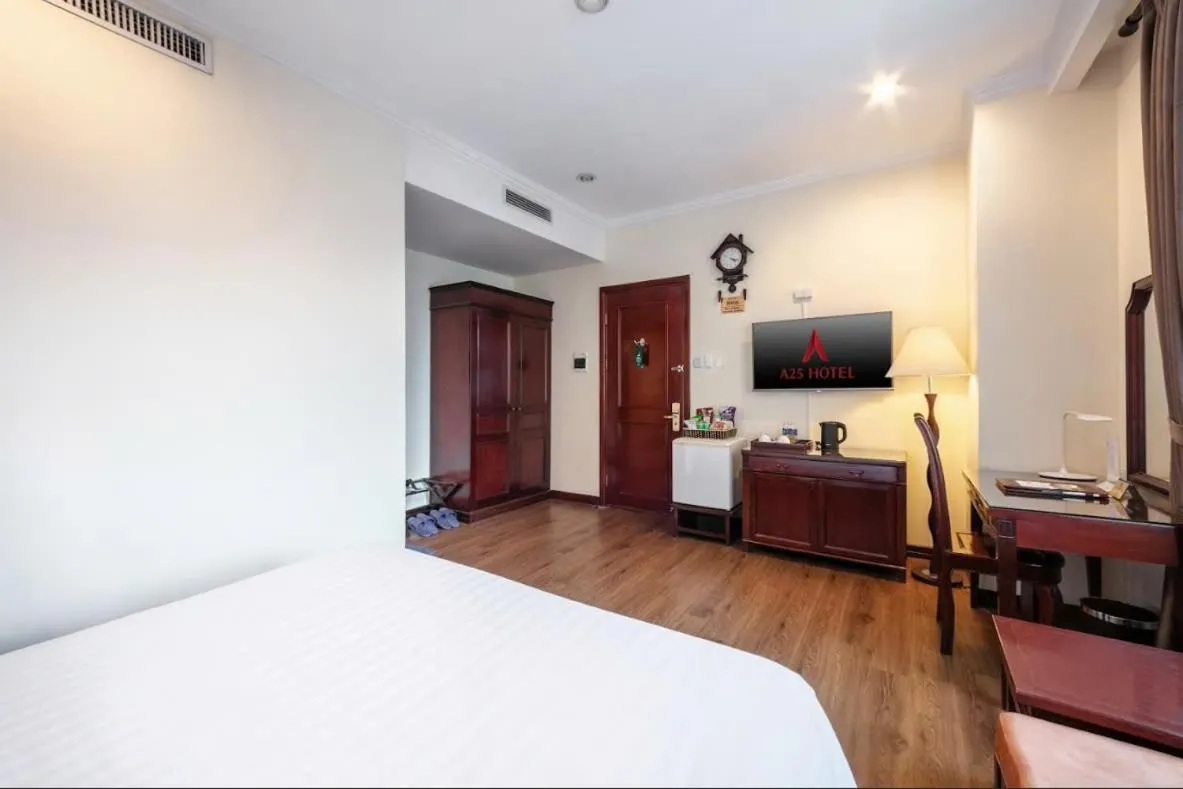 Bed in A25 Hotel - 15 Trần Quốc Toản