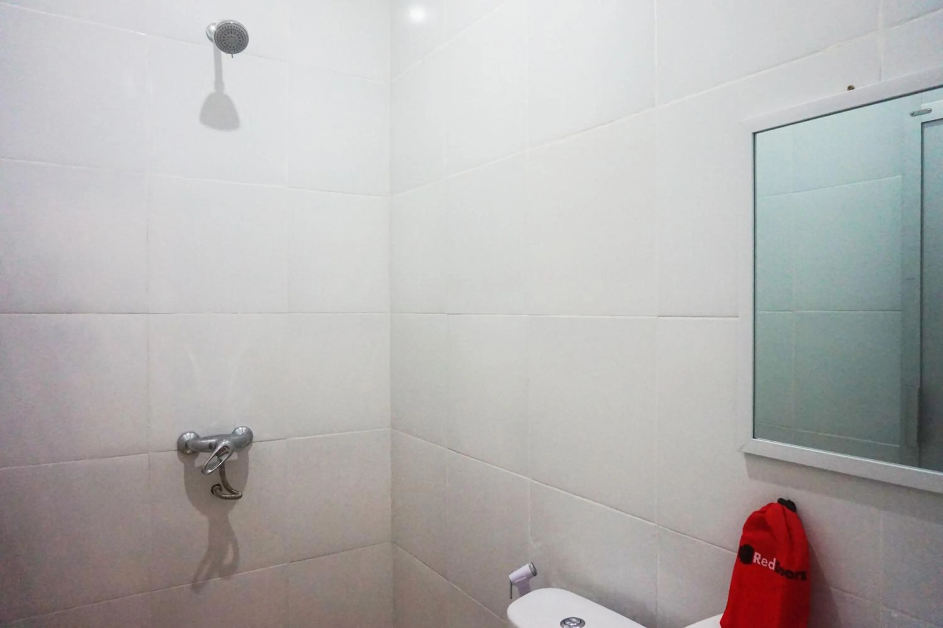 Bathroom in RedDoorz @ Jalan Tanjung Blitar