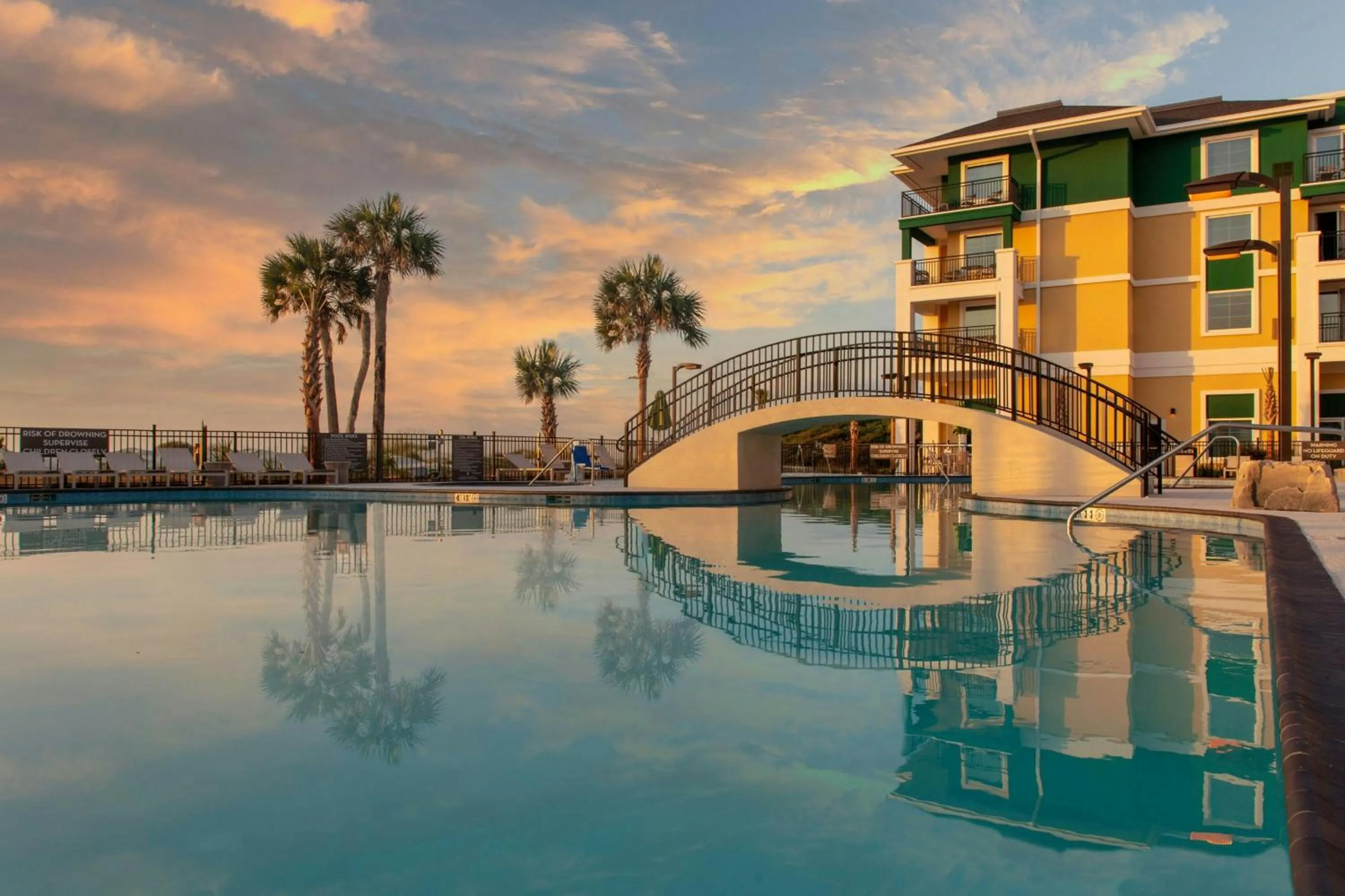 Swimming pool in Residence Inn by Marriott Jekyll Island