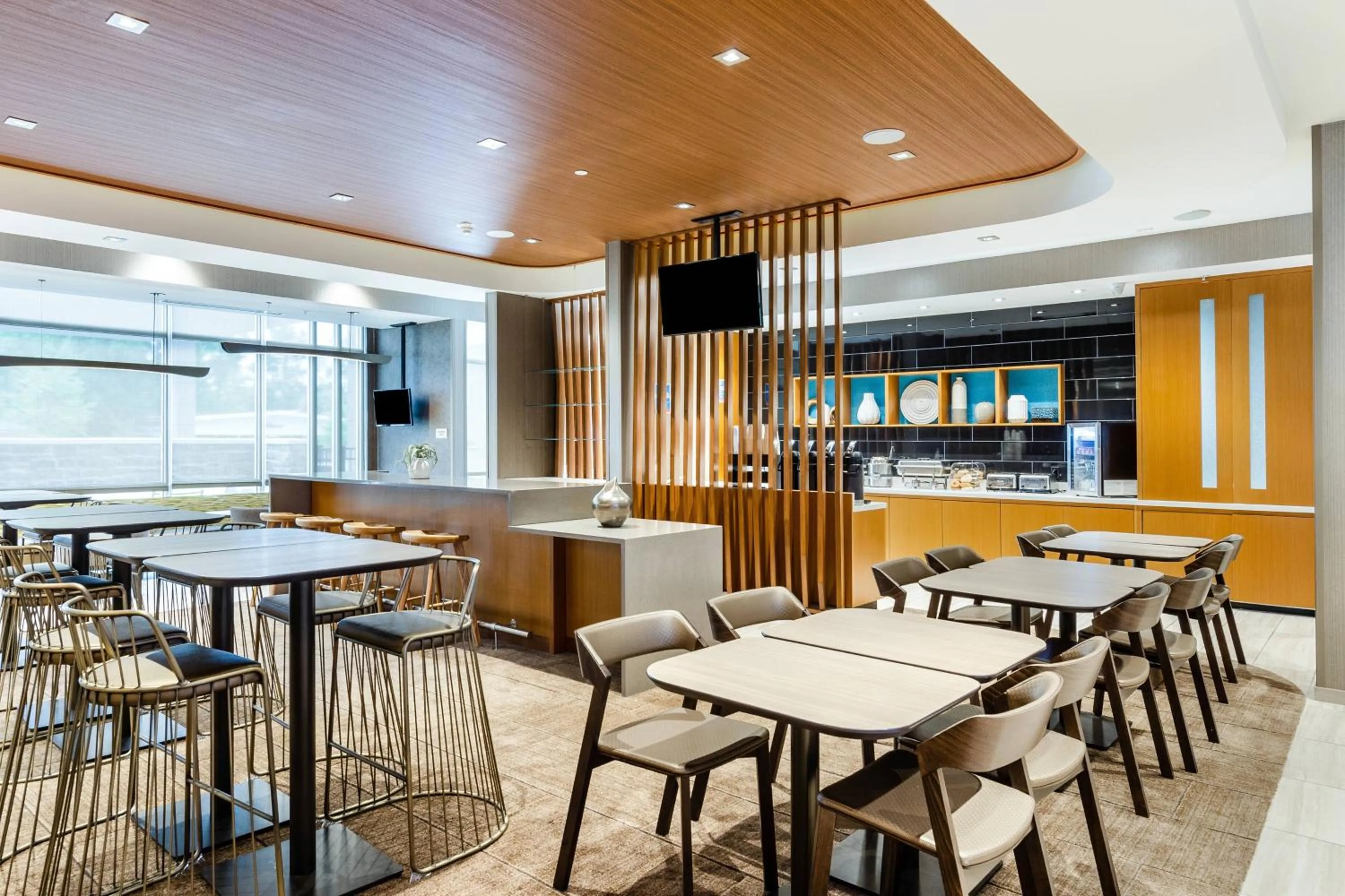 Breakfast in SpringHill Suites By Marriott Charleston Airport & Convention Center