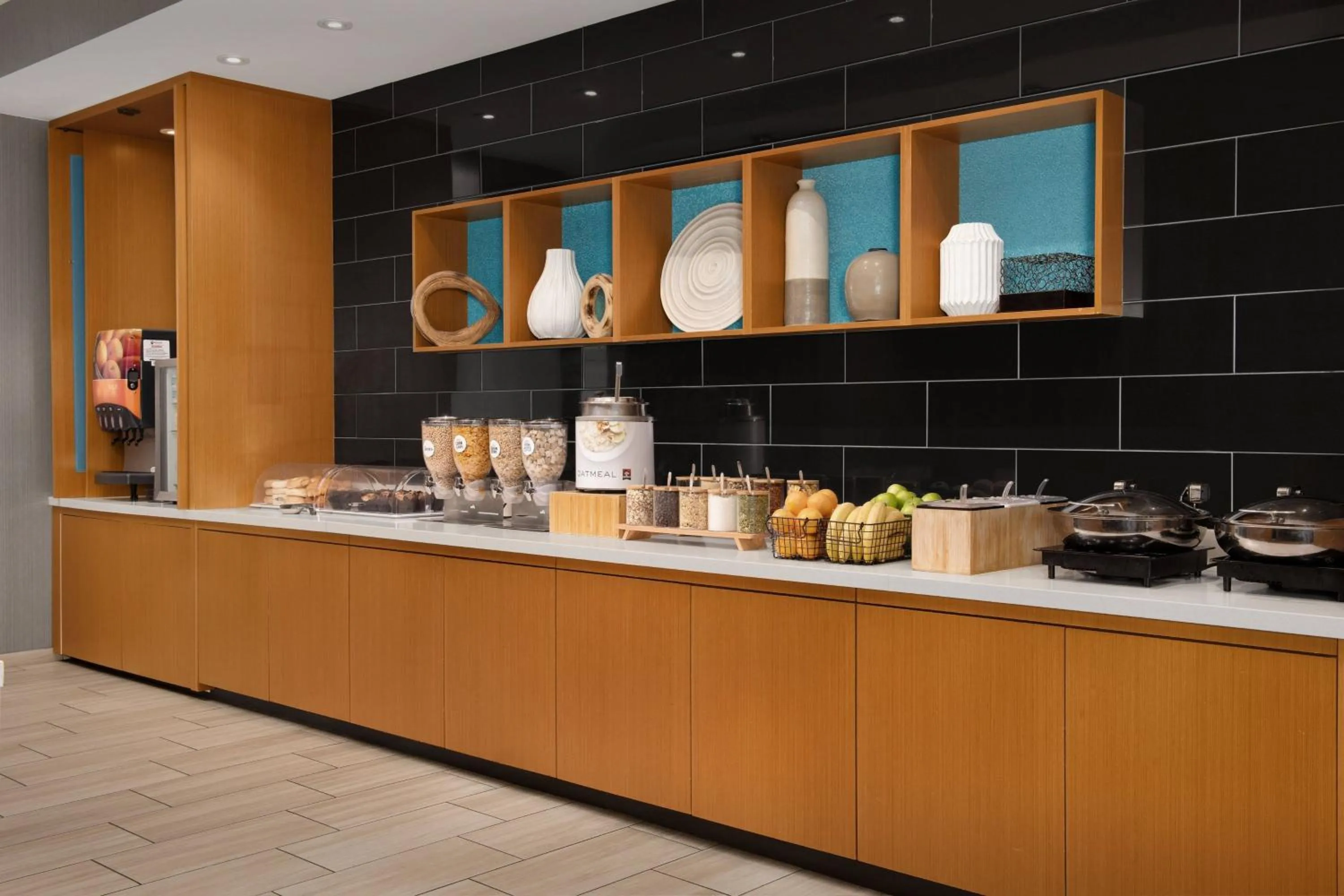 Breakfast in SpringHill Suites By Marriott Charleston Airport & Convention Center