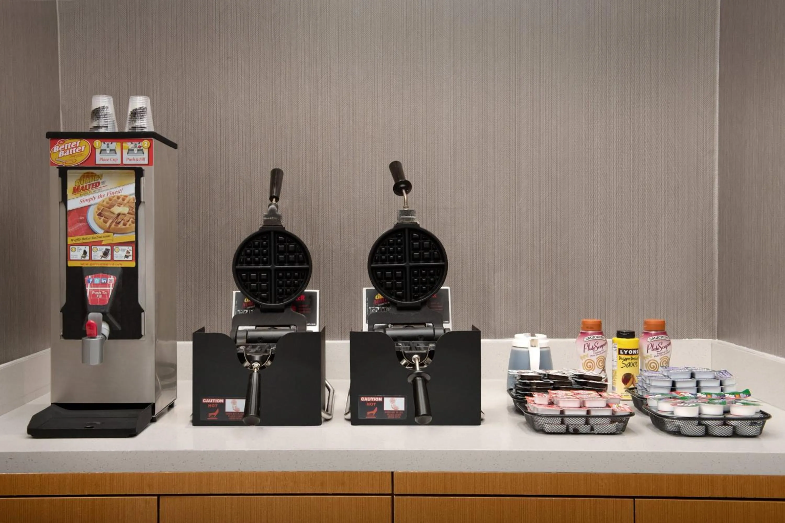 Breakfast in SpringHill Suites By Marriott Charleston Airport & Convention Center