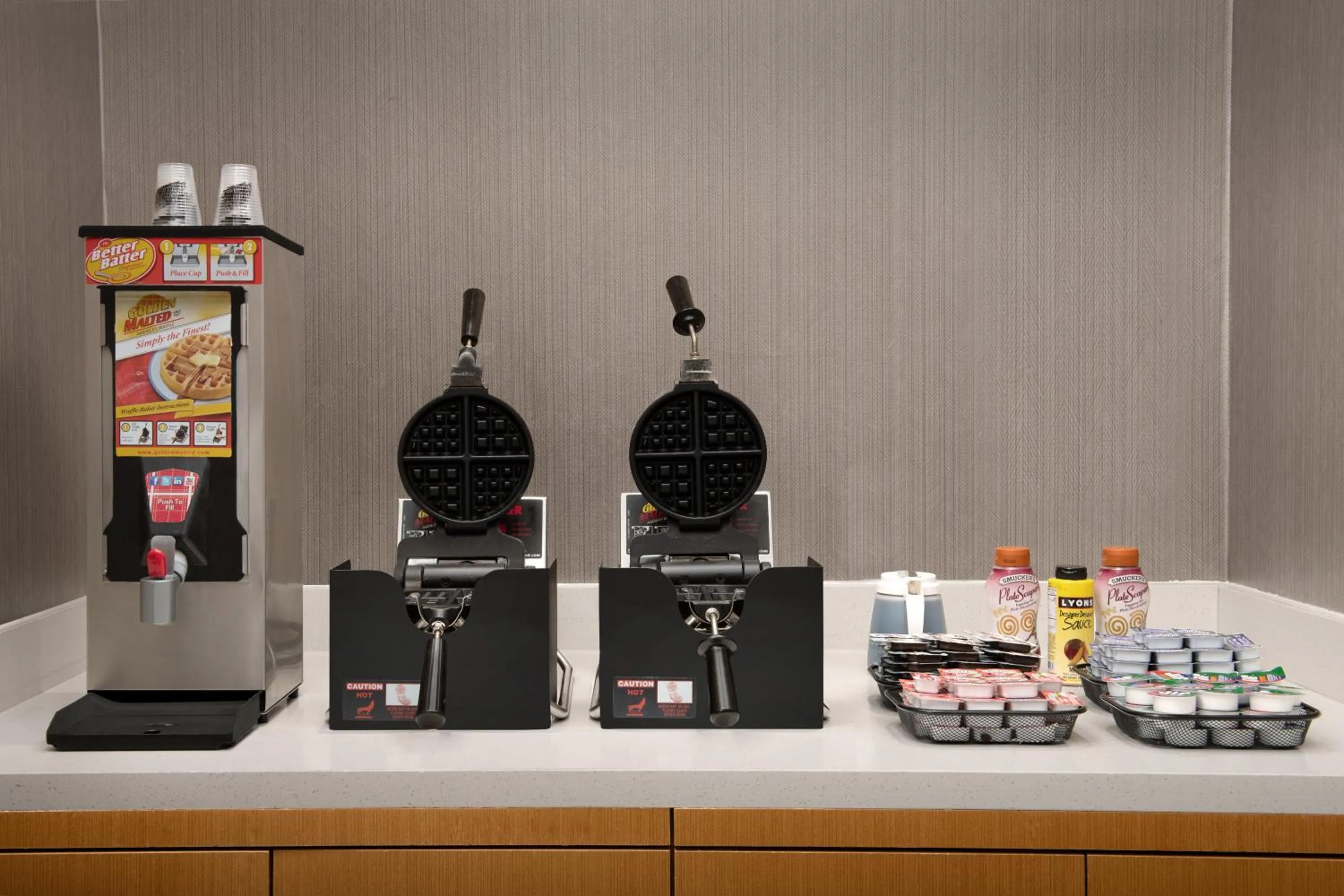 Buffet breakfast in SpringHill Suites By Marriott Charleston Airport & Convention Center