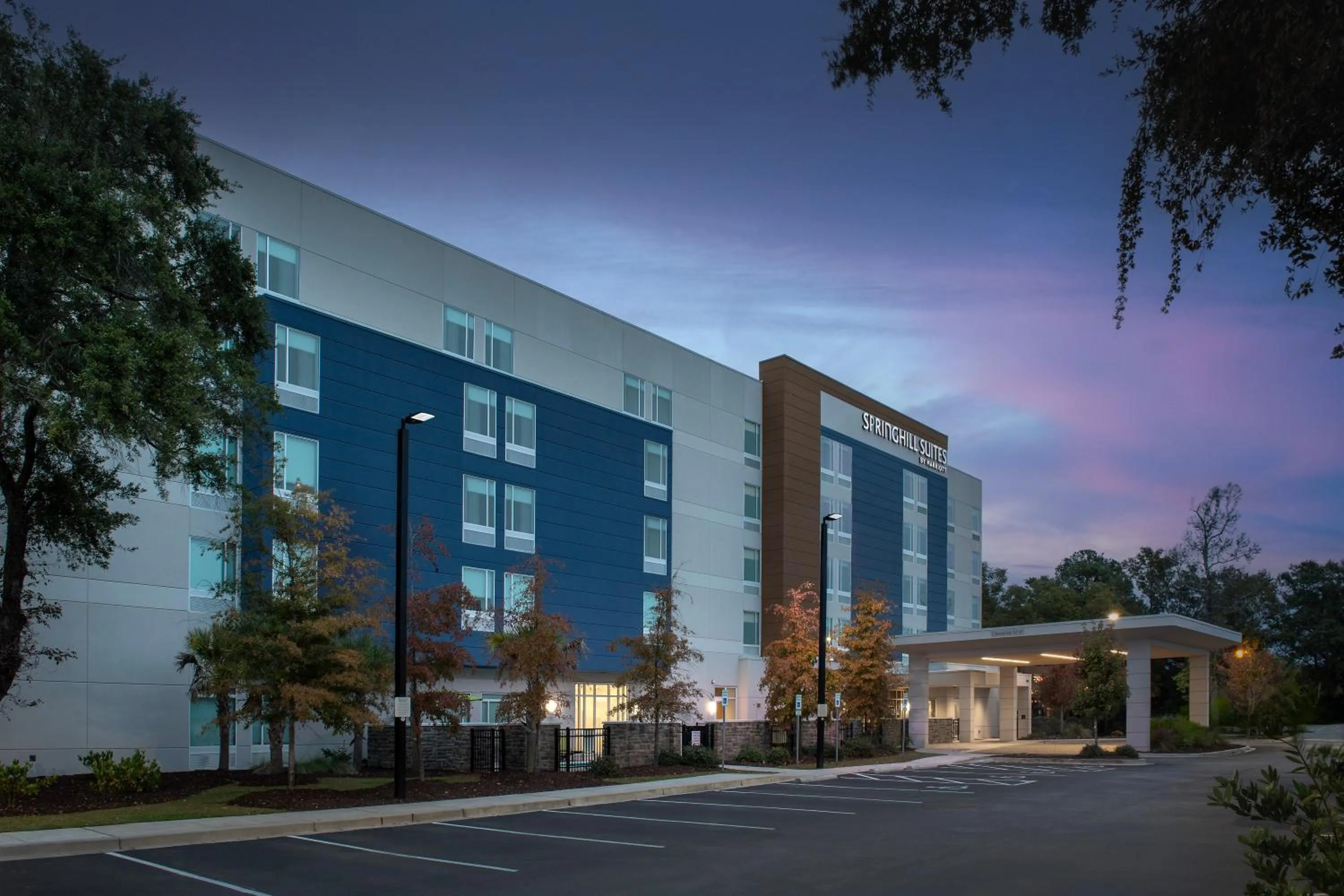 Property building in SpringHill Suites By Marriott Charleston Airport & Convention Center