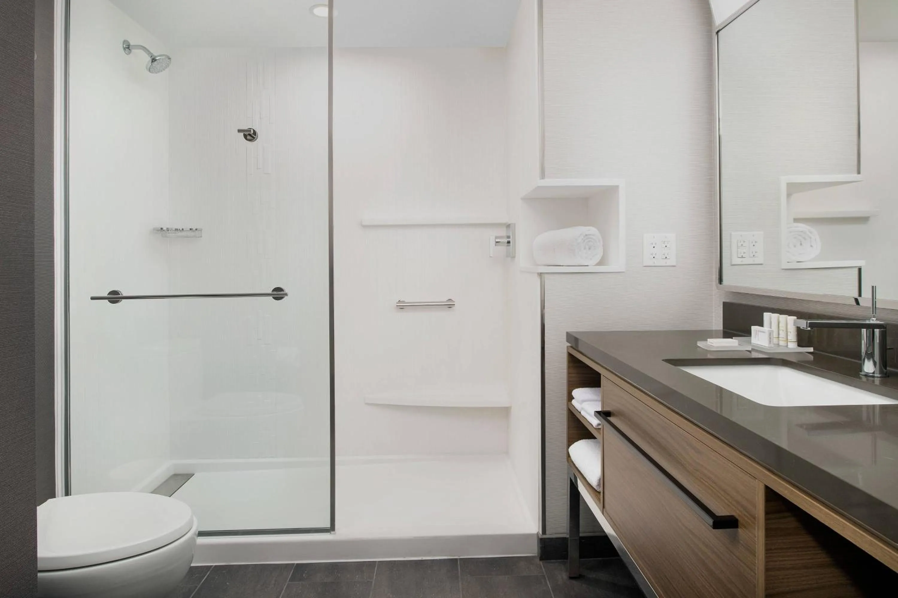 Bathroom in Courtyard by Marriott Indianapolis Plainfield