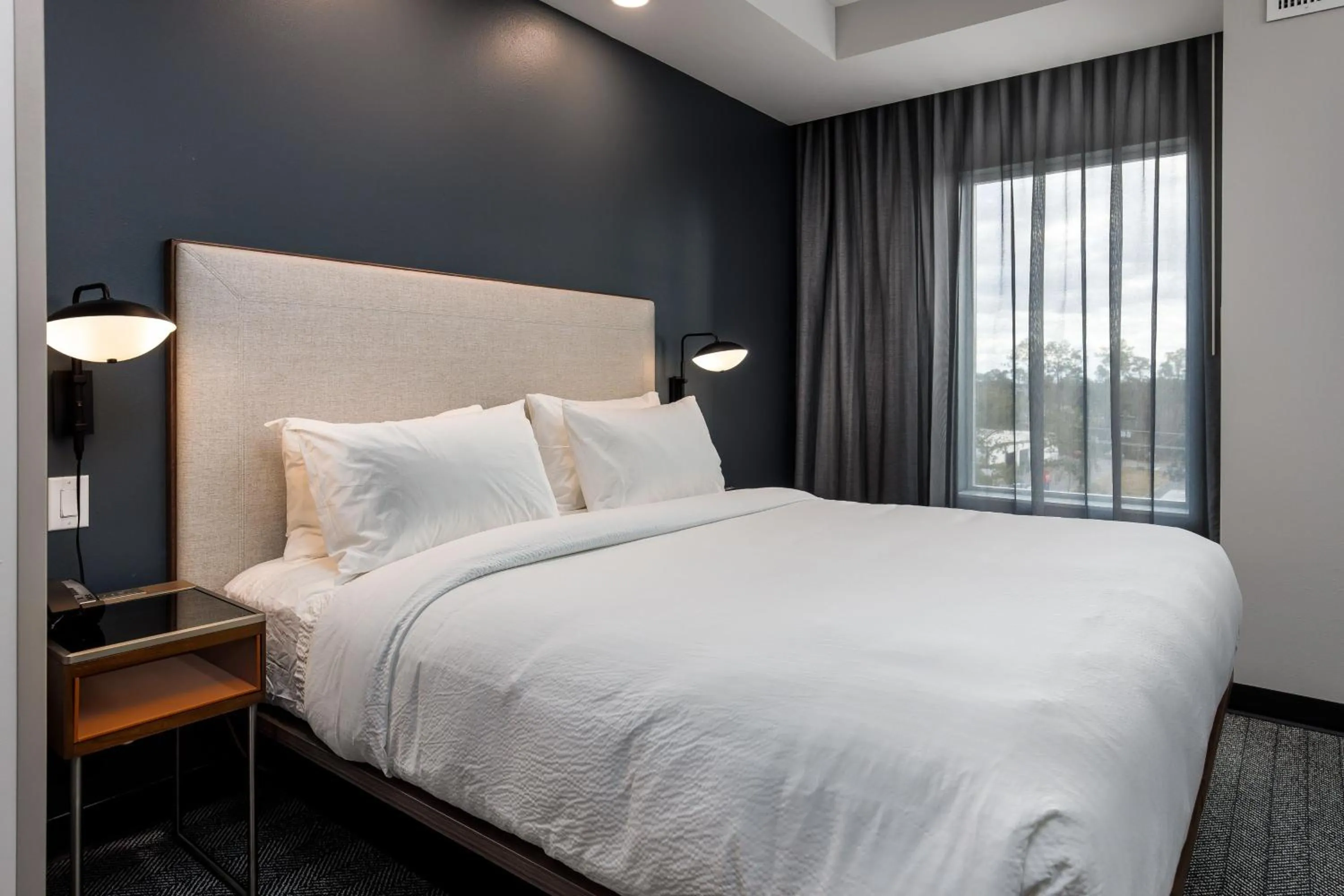 Photo of the whole room, Bed in Courtyard by Marriott Pensacola I-10 West