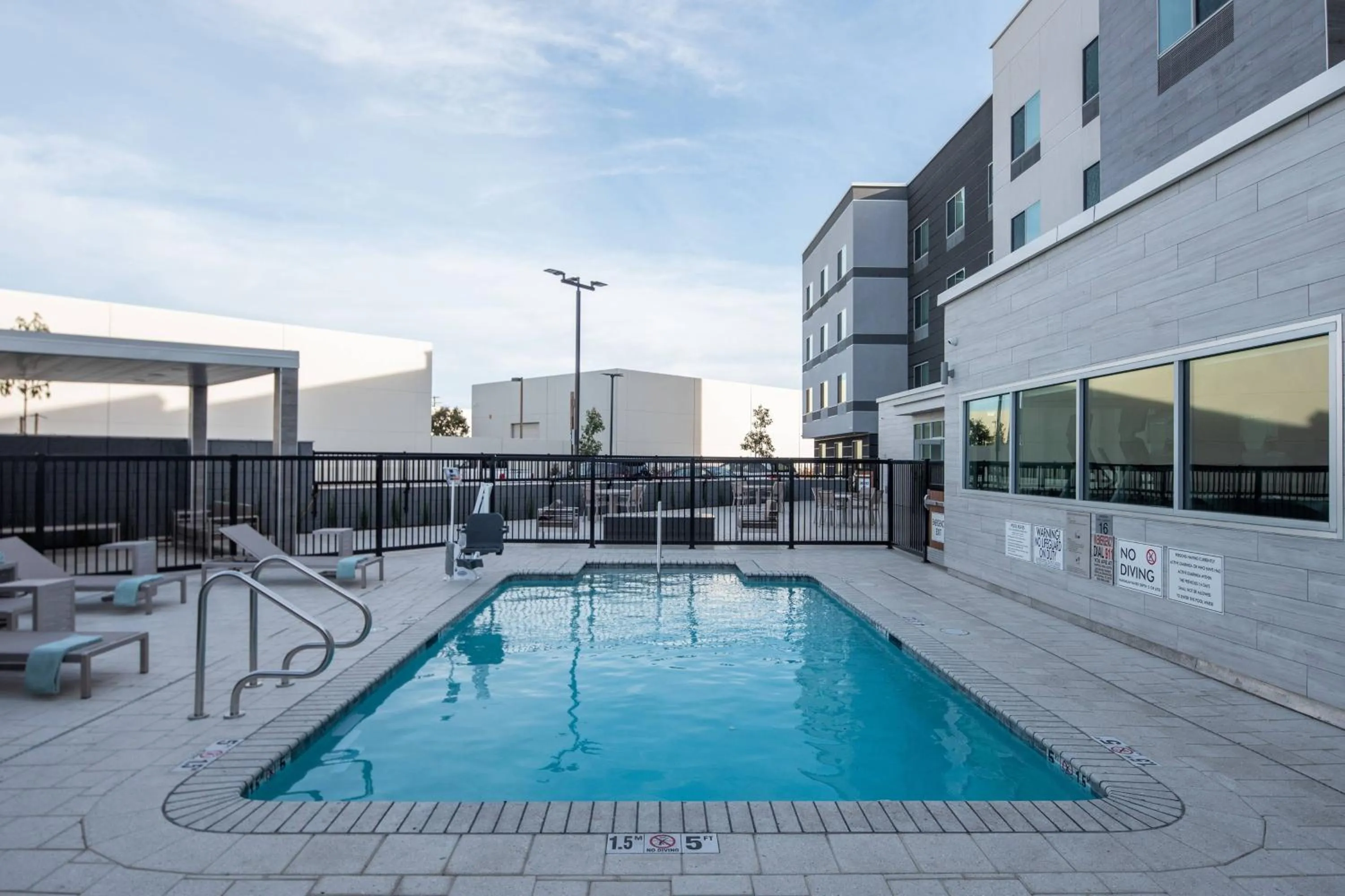 Swimming pool in Fairfield by Marriott Inn & Suites Anaheim Los Alamitos