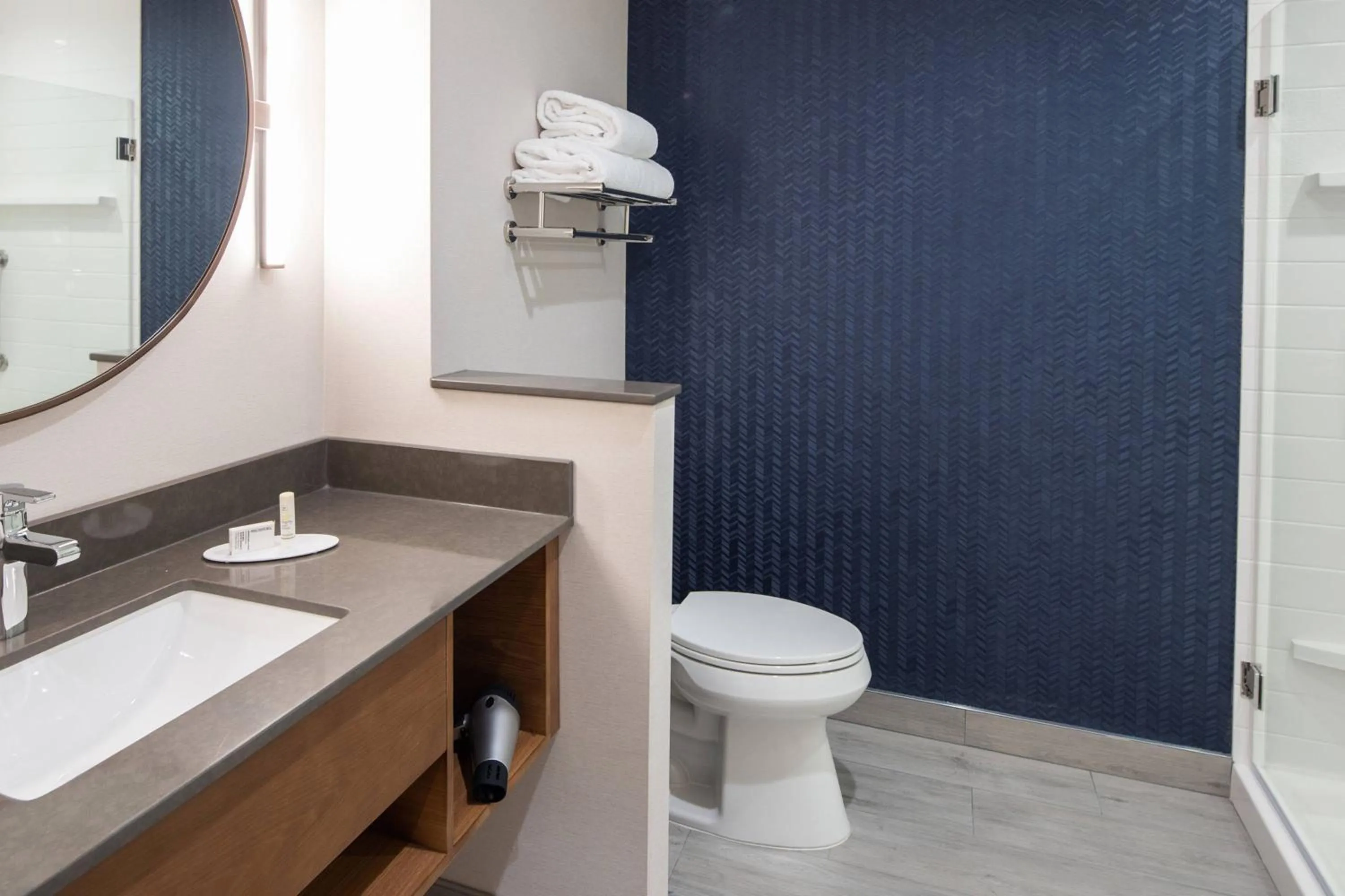 Bathroom in Fairfield by Marriott Inn & Suites Anaheim Los Alamitos