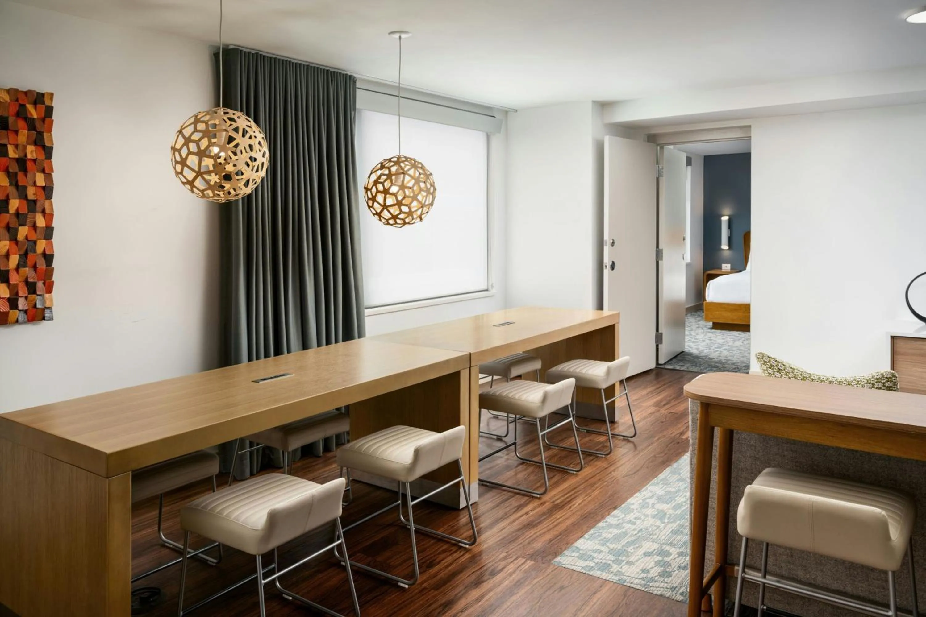 Photo of the whole room in Element Knoxville West