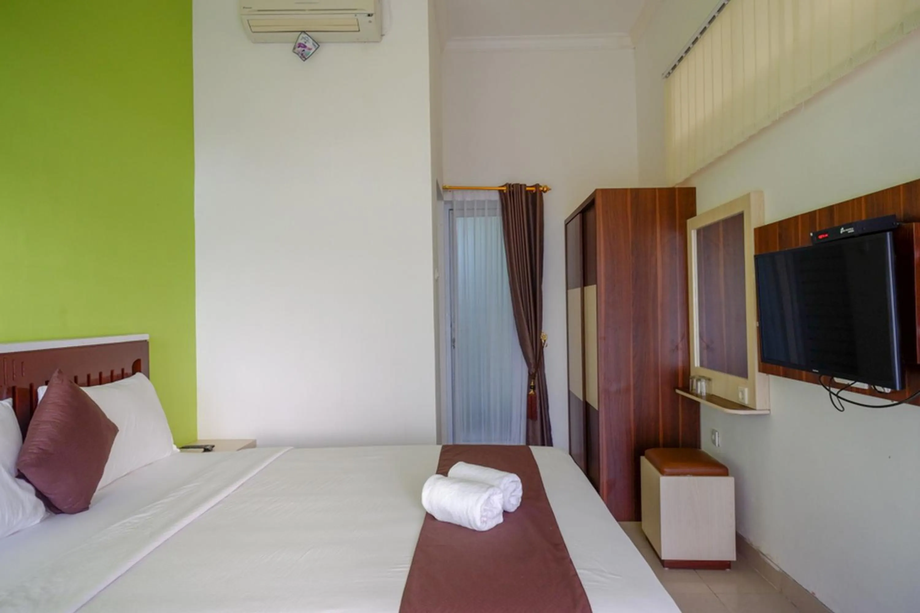 Bed in RedDoorz Syariah at Omah Sawah