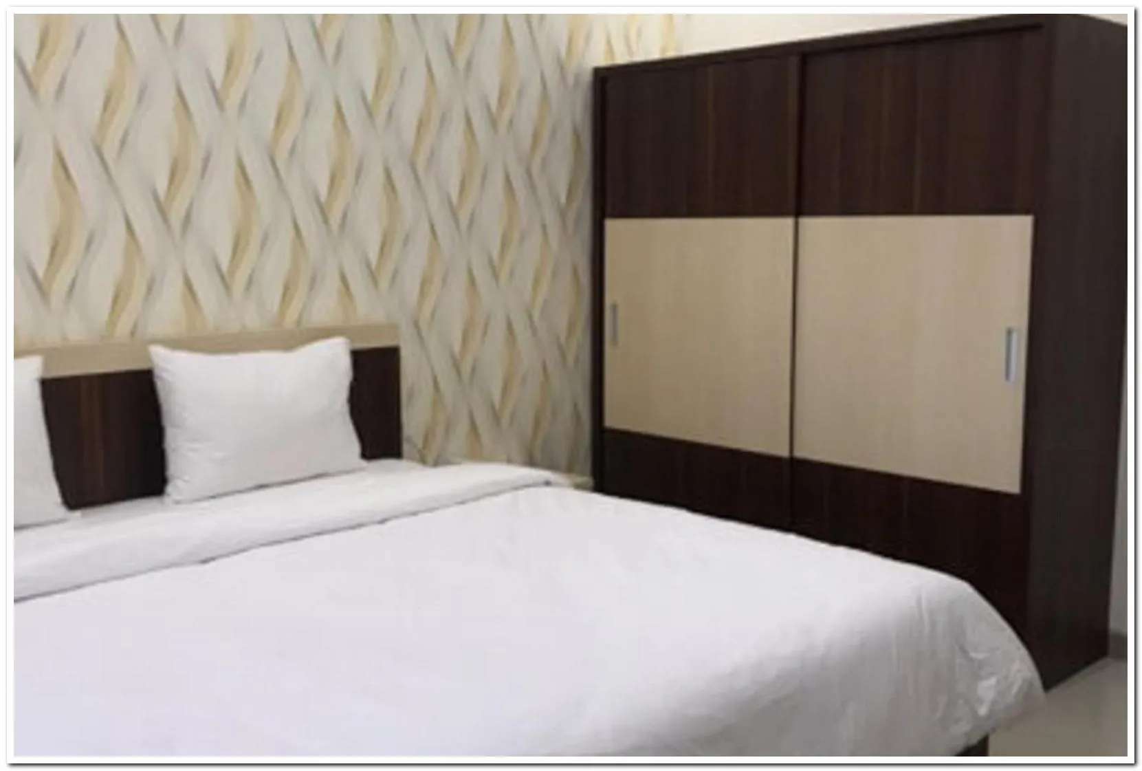 Bathroom, Bed in RedDoorz Syariah at Omah Sawah