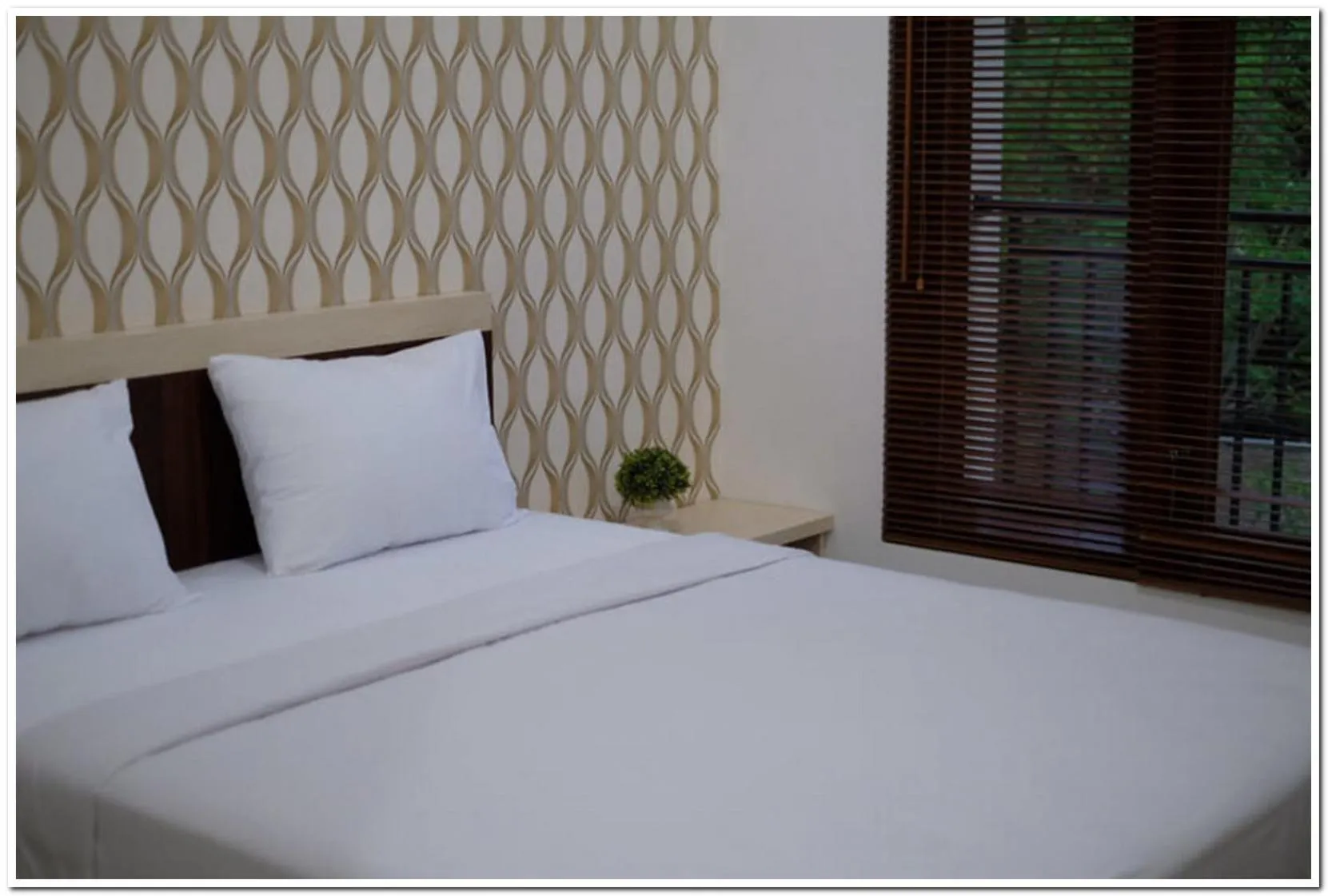 Bedroom, Bed in RedDoorz Syariah at Omah Sawah