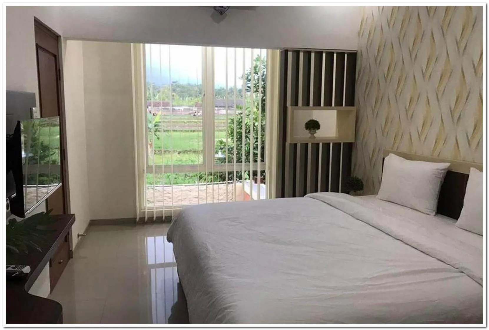 Bedroom, Bed in RedDoorz Syariah at Omah Sawah