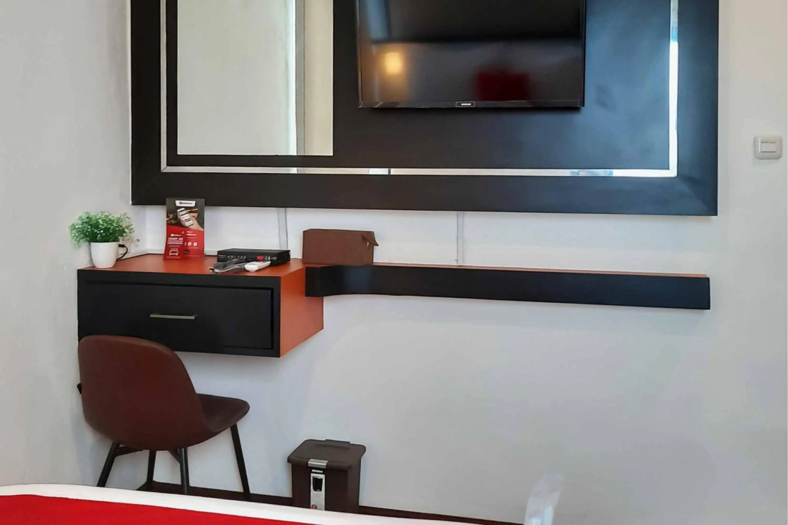 Breakfast in RedDoorz near RS Royal Prima Medan 2