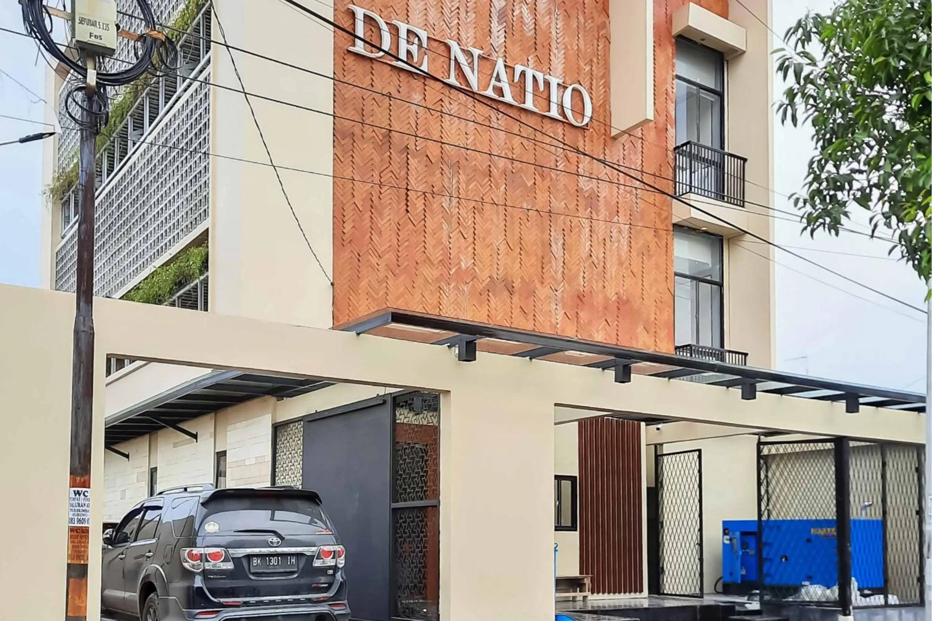 RedDoorz near RS Royal Prima Medan 2