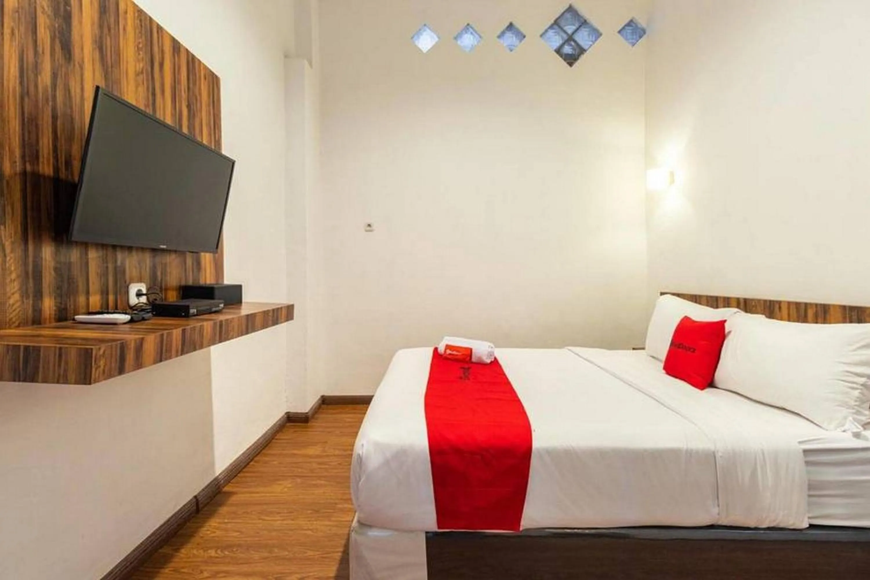 Bed in RedDoorz near RS Royal Prima Medan 2