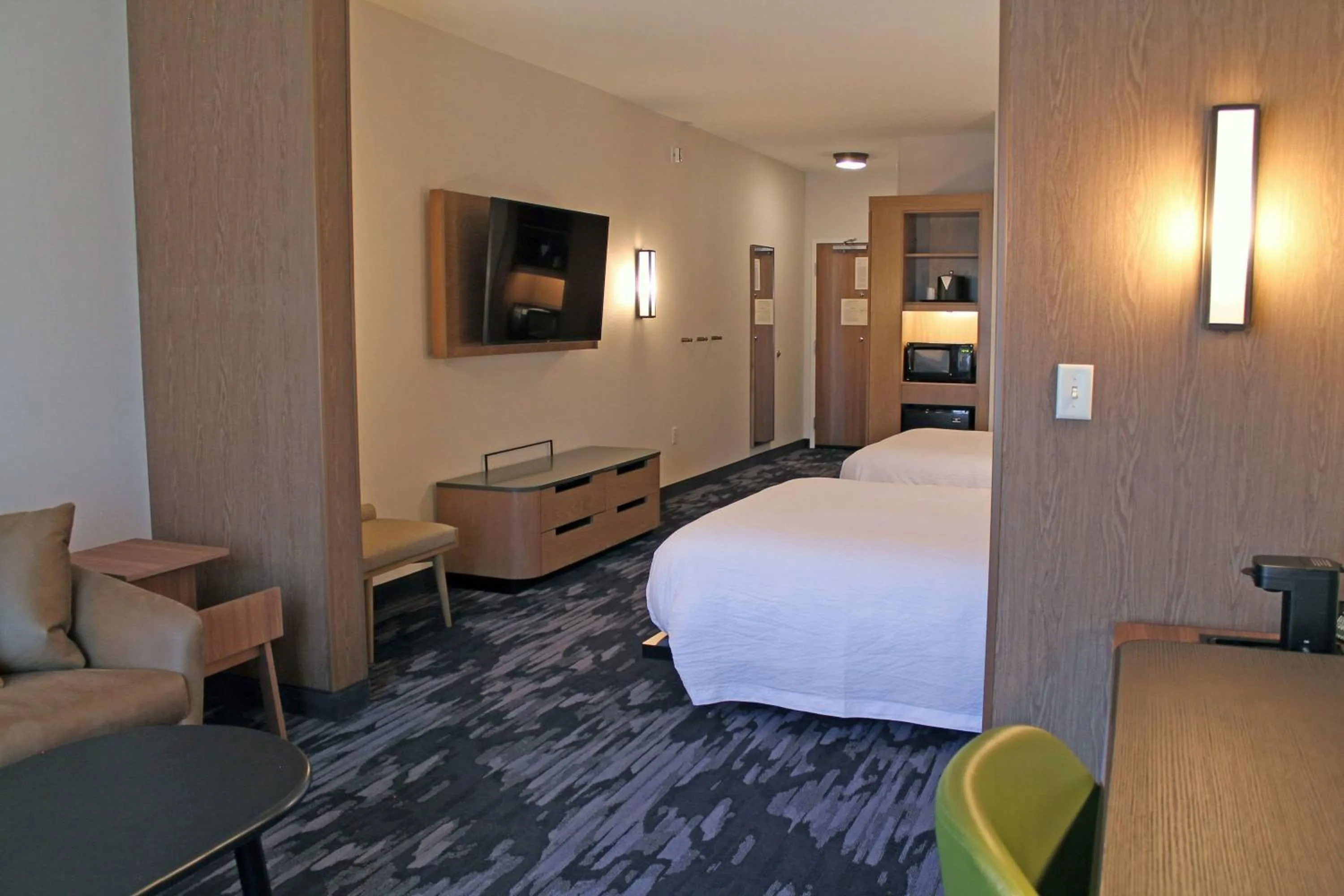 Photo of the whole room, Bed in Fairfield by Marriott Inn & Suites St Louis South