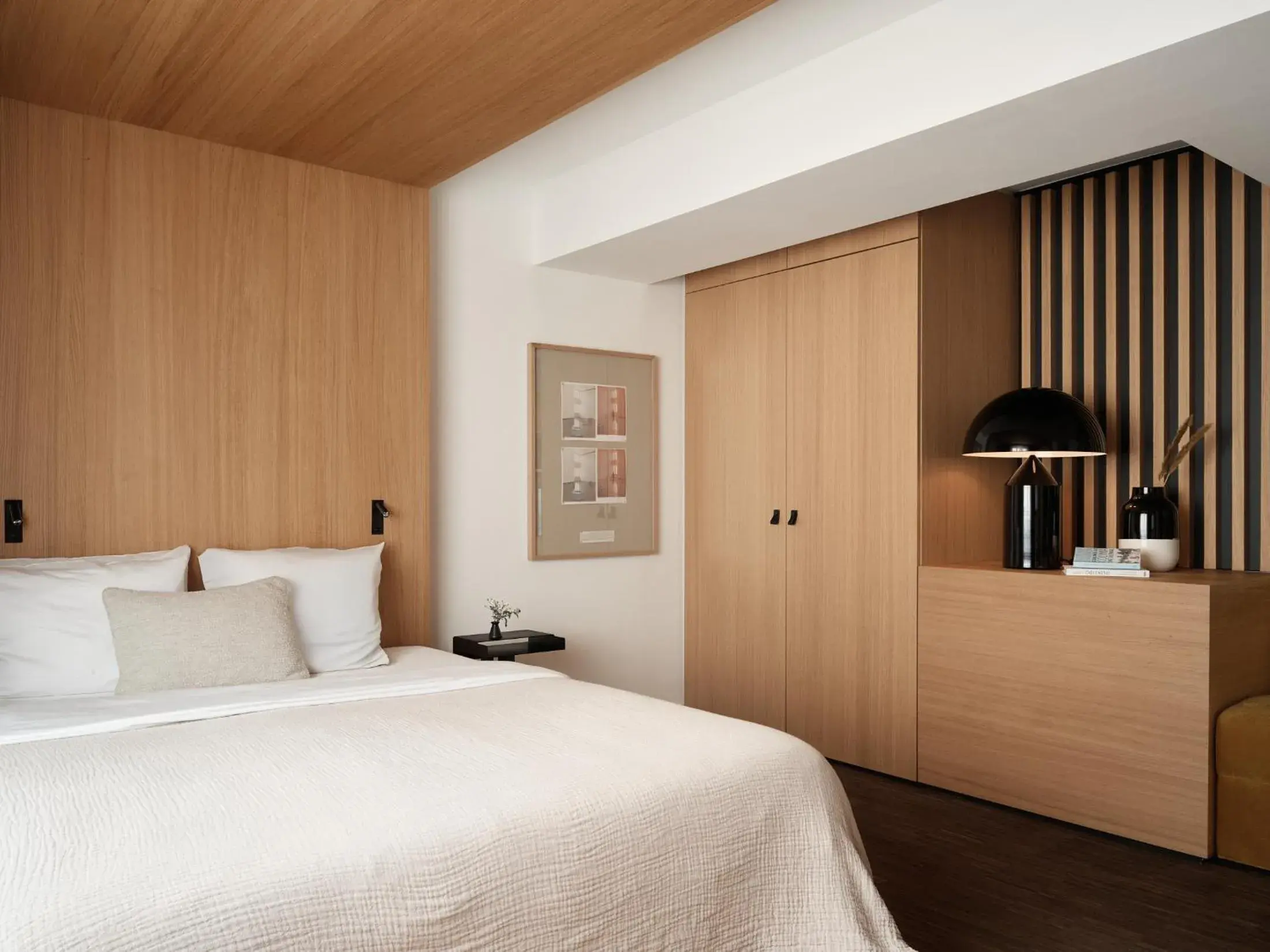 Spacious Room in Bob W Münchner Freiheit Spacious Room in Bob W Münchner Freiheit