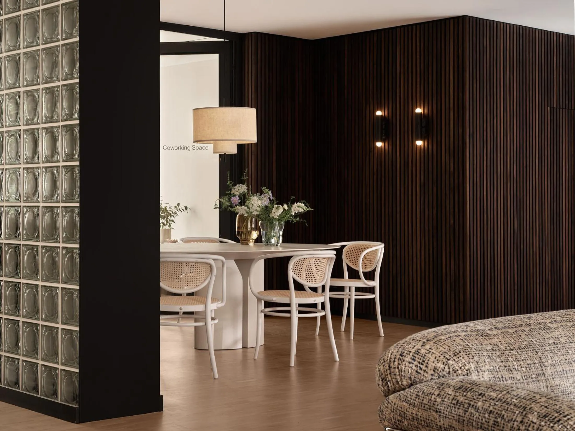 Communal lounge/ TV room, Bed in Bob W Munich Schwabing