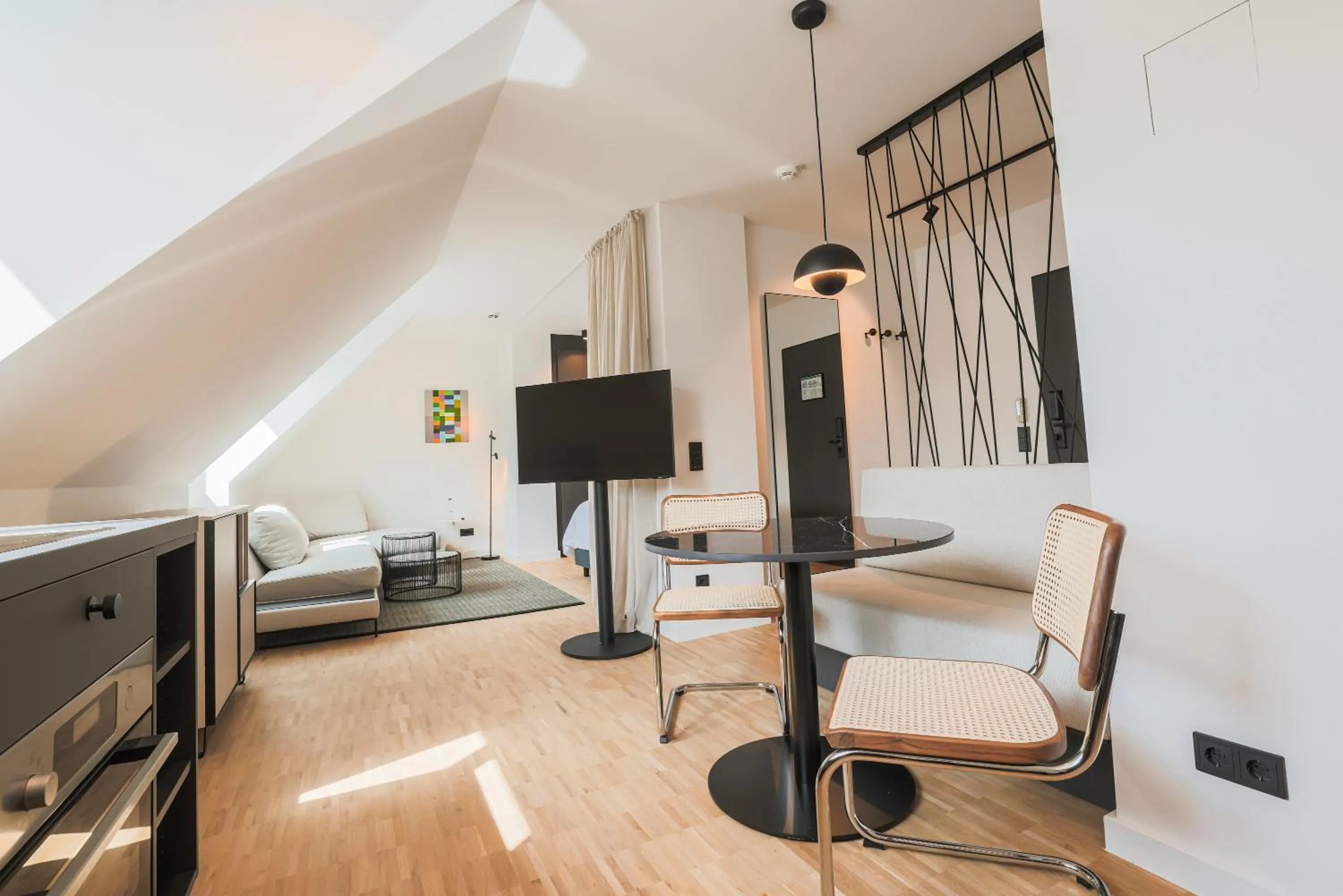 TV and multimedia, Bed in HApato