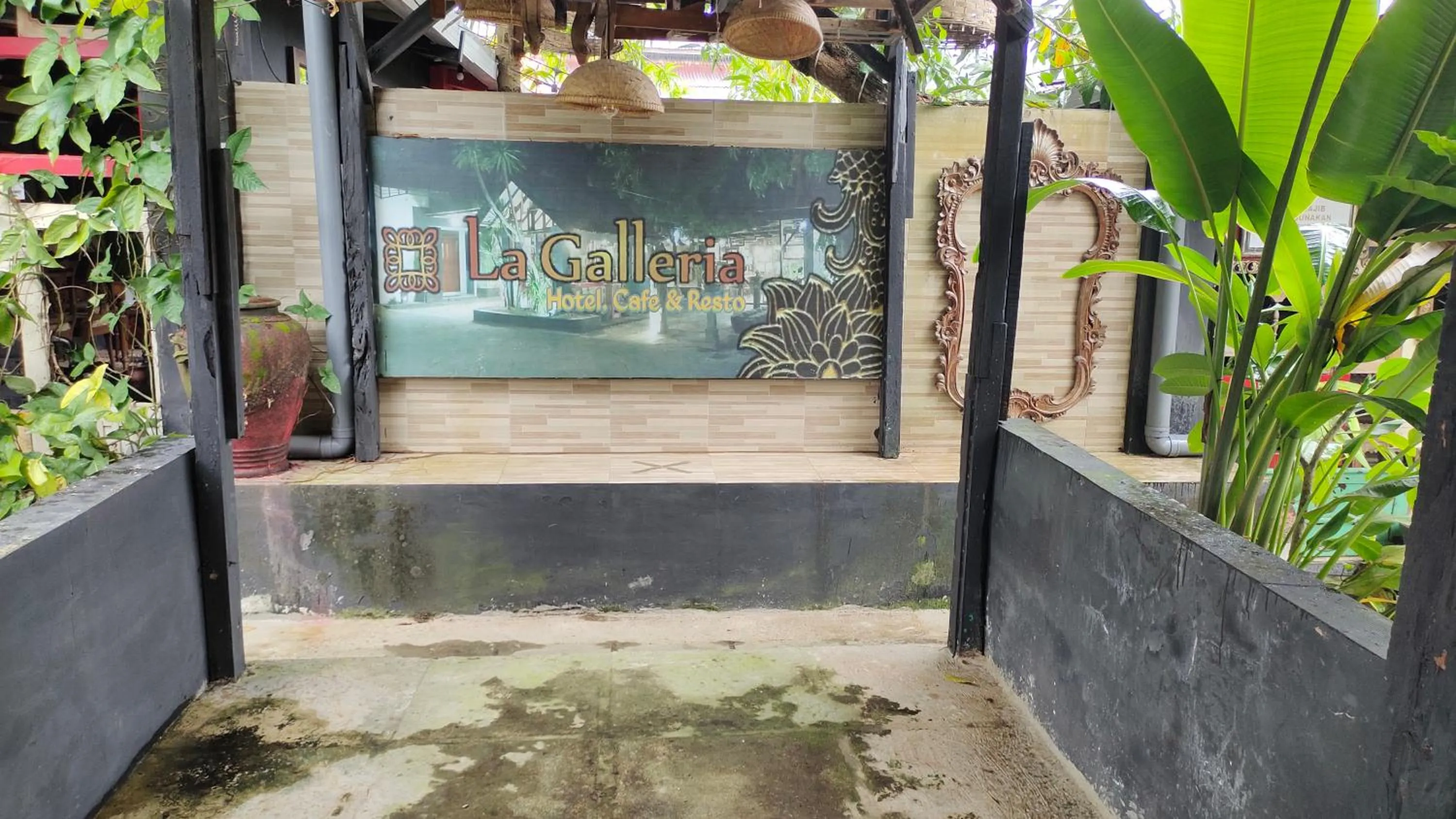 Facade/entrance in Hotel O Lagalleria