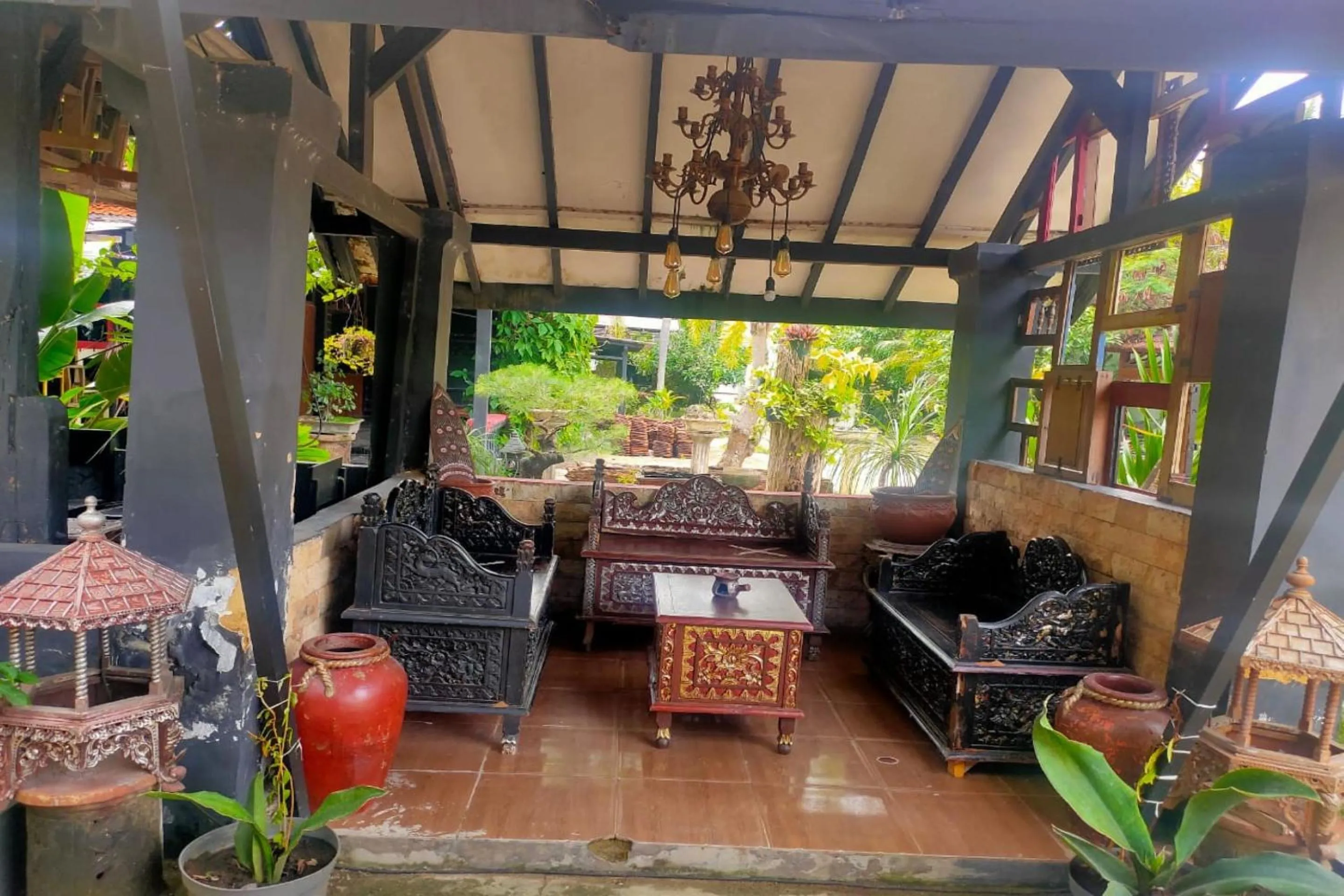Seating area in Hotel O Lagalleria