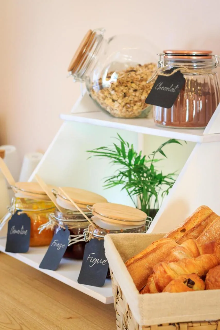 Breakfast in Hôtel Flor