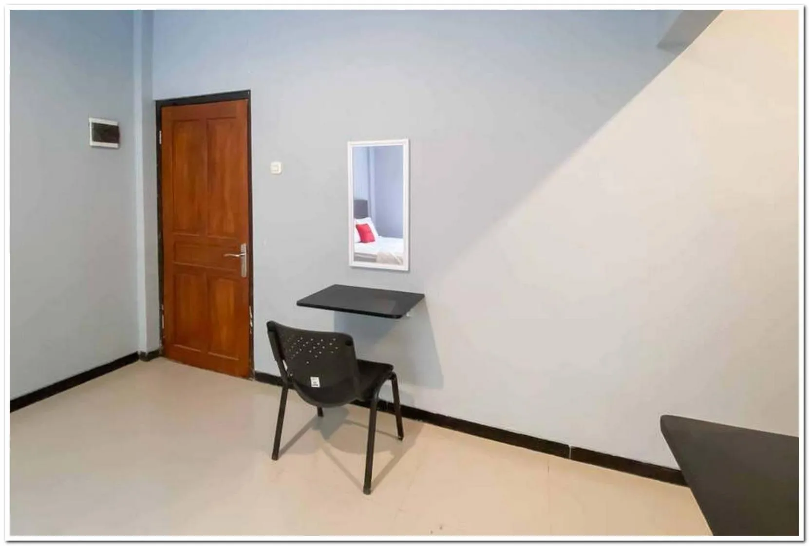 Bedroom in RedDoorz Syariah near T2 Juanda Airport 2