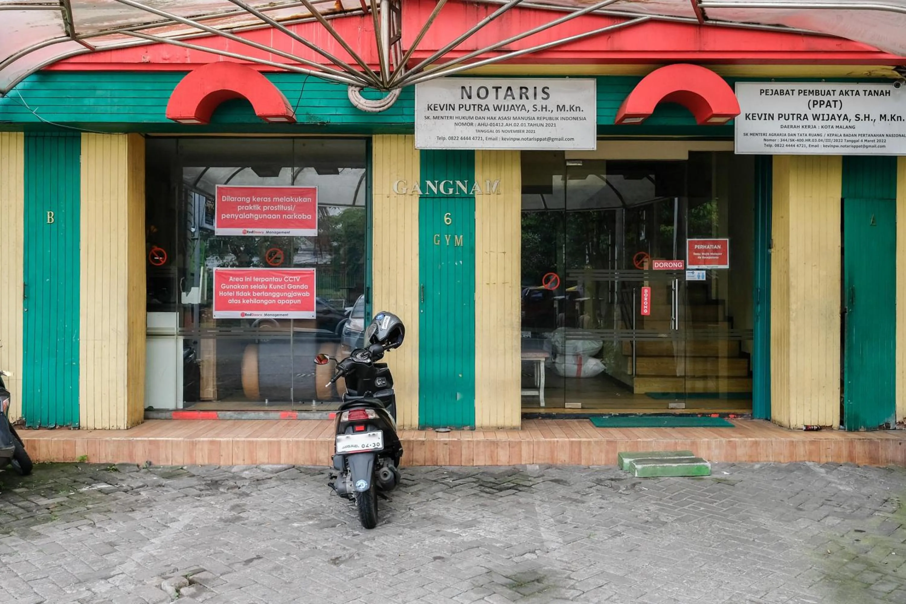 Facade/entrance in Urbanview Hotel Gangnam near Mall Olympic Garden