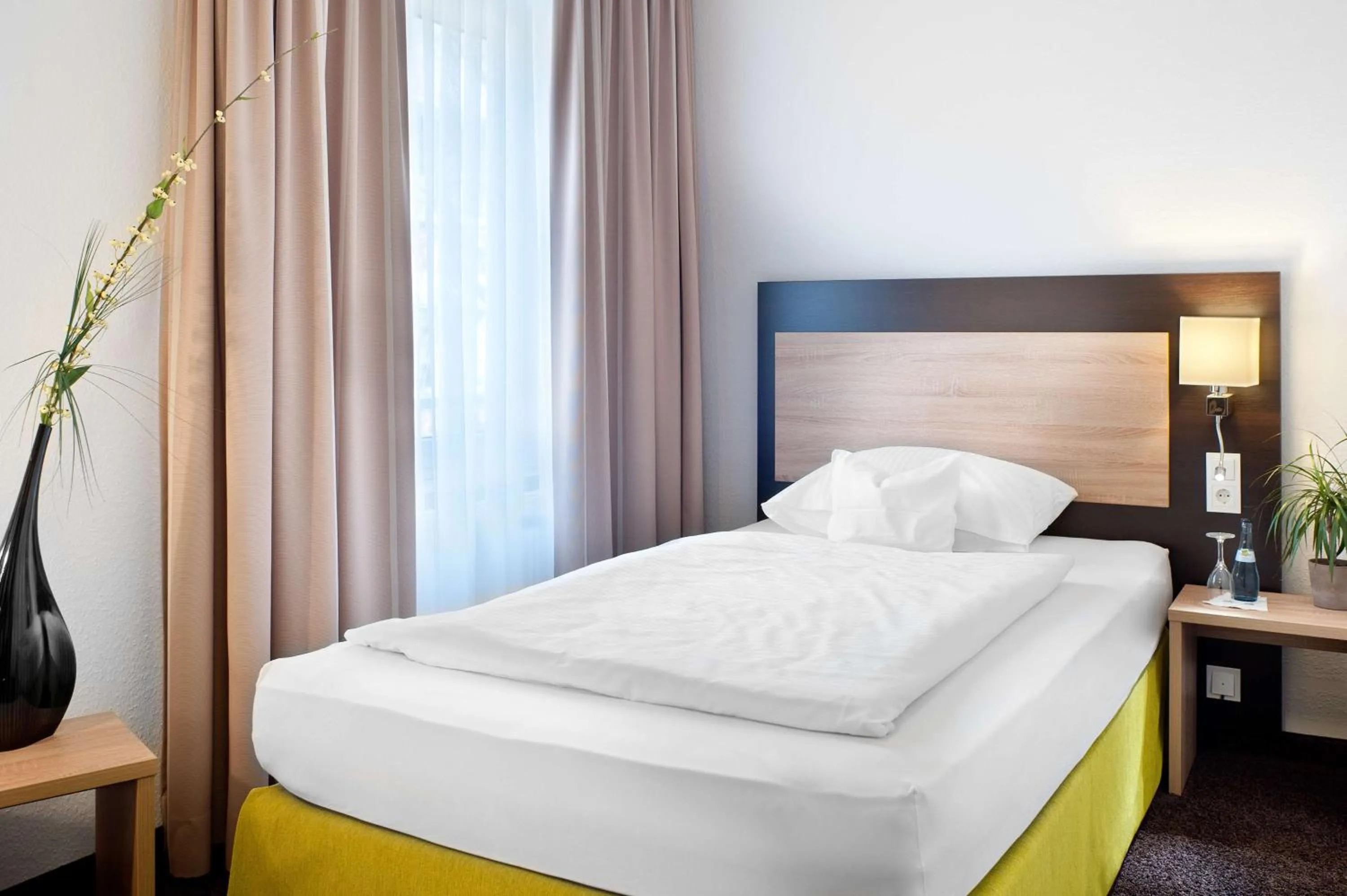 Bed in Best Western Hotel Favorit