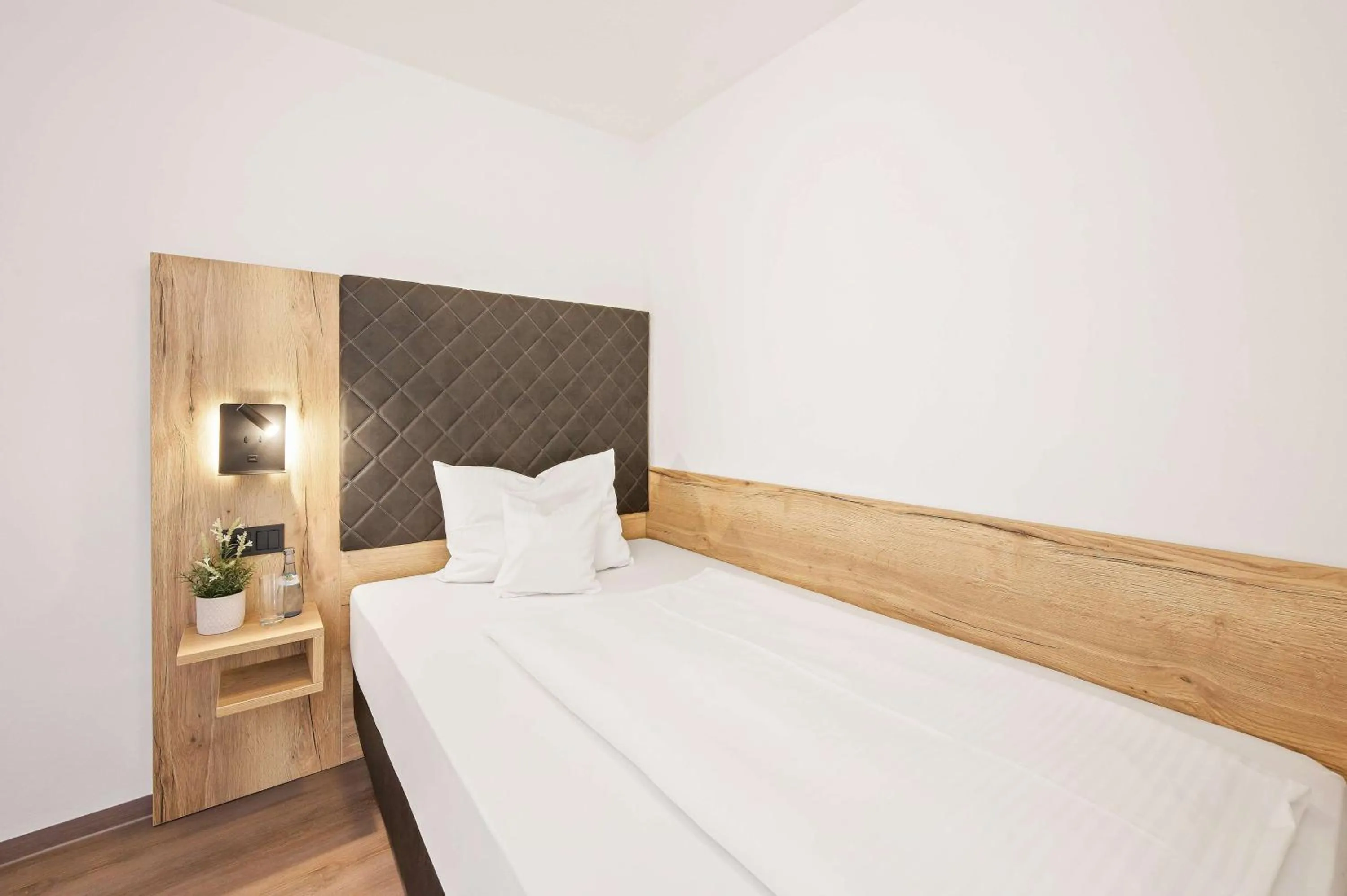 Bed in Best Western Hotel Favorit