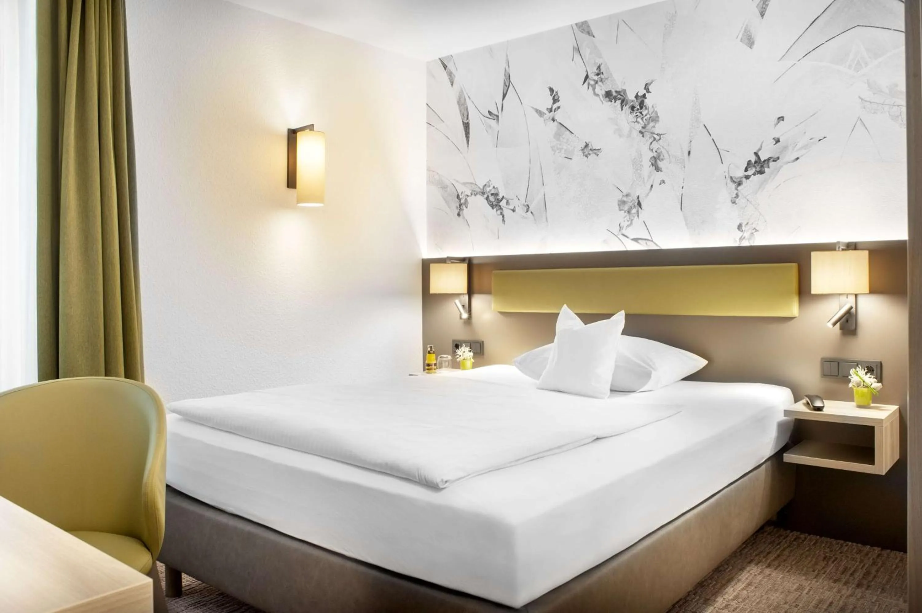 Bedroom, Bed in Best Western Hotel Favorit