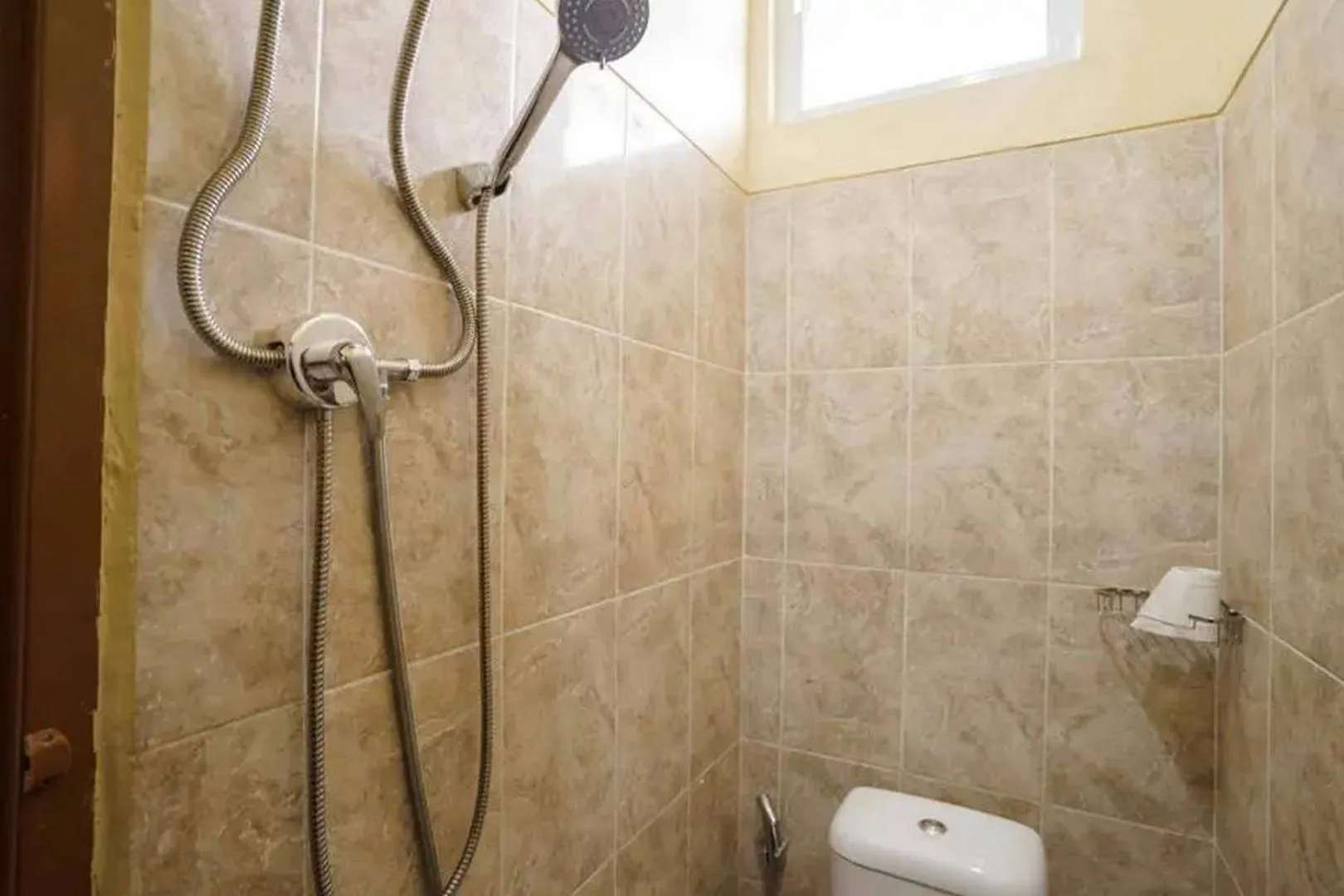 Bathroom in RedDoorz near UBL Lampung 2